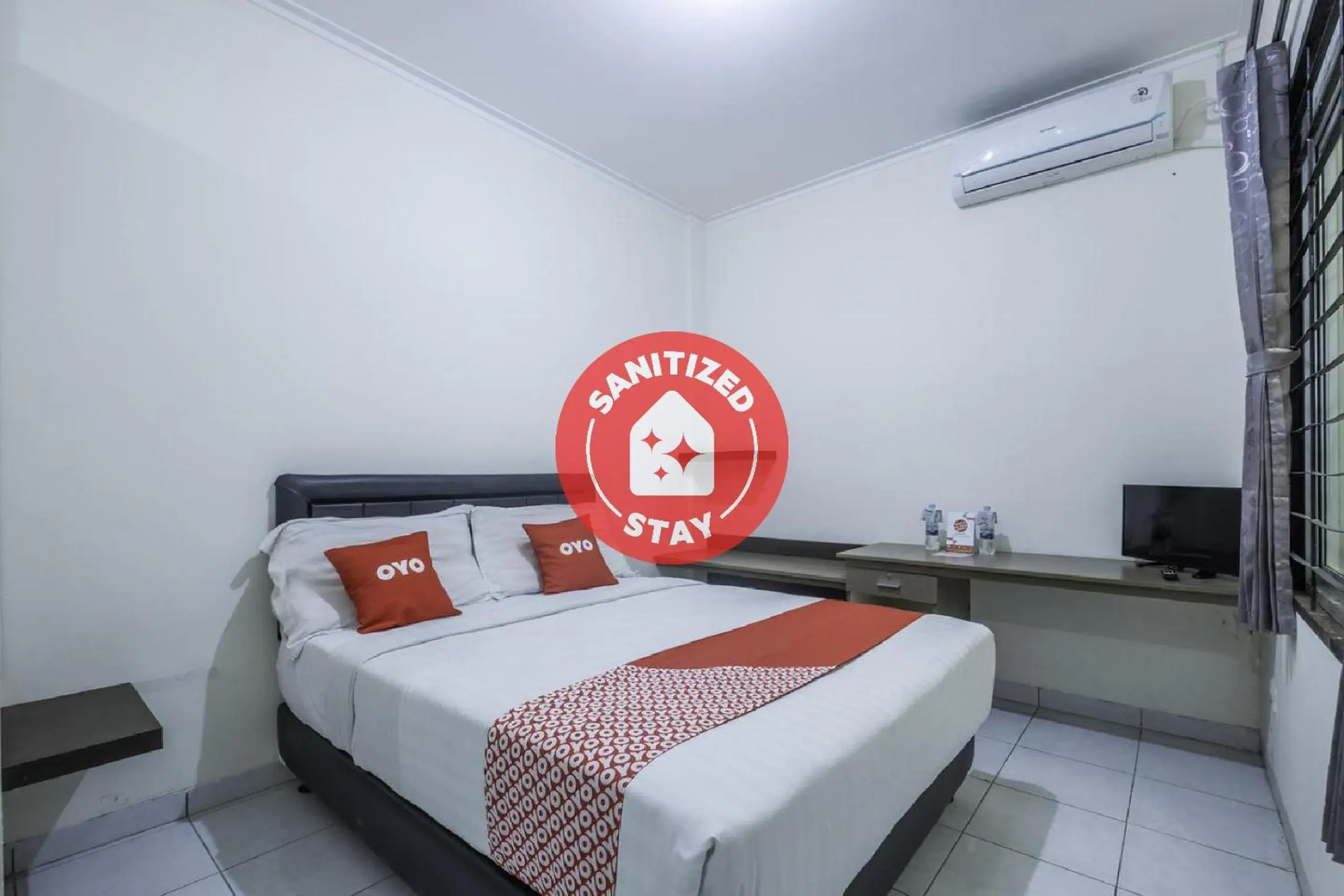 Bed in OYO 1876 Fortuna Residence Bed in OYO 1876 Fortuna Residence