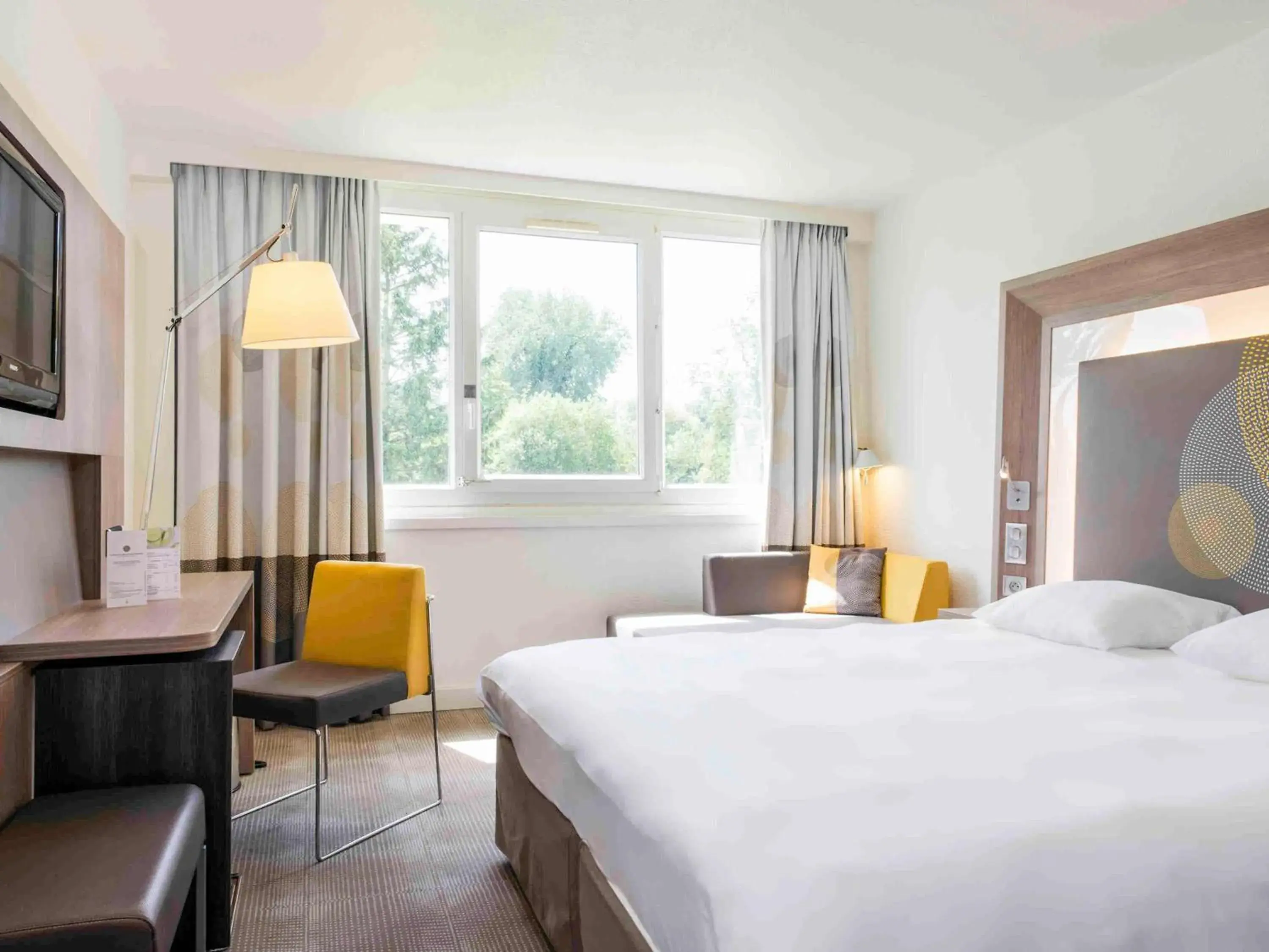 Bedroom, Bed in Novotel Le Mans Bedroom, Bed in Novotel Le Mans