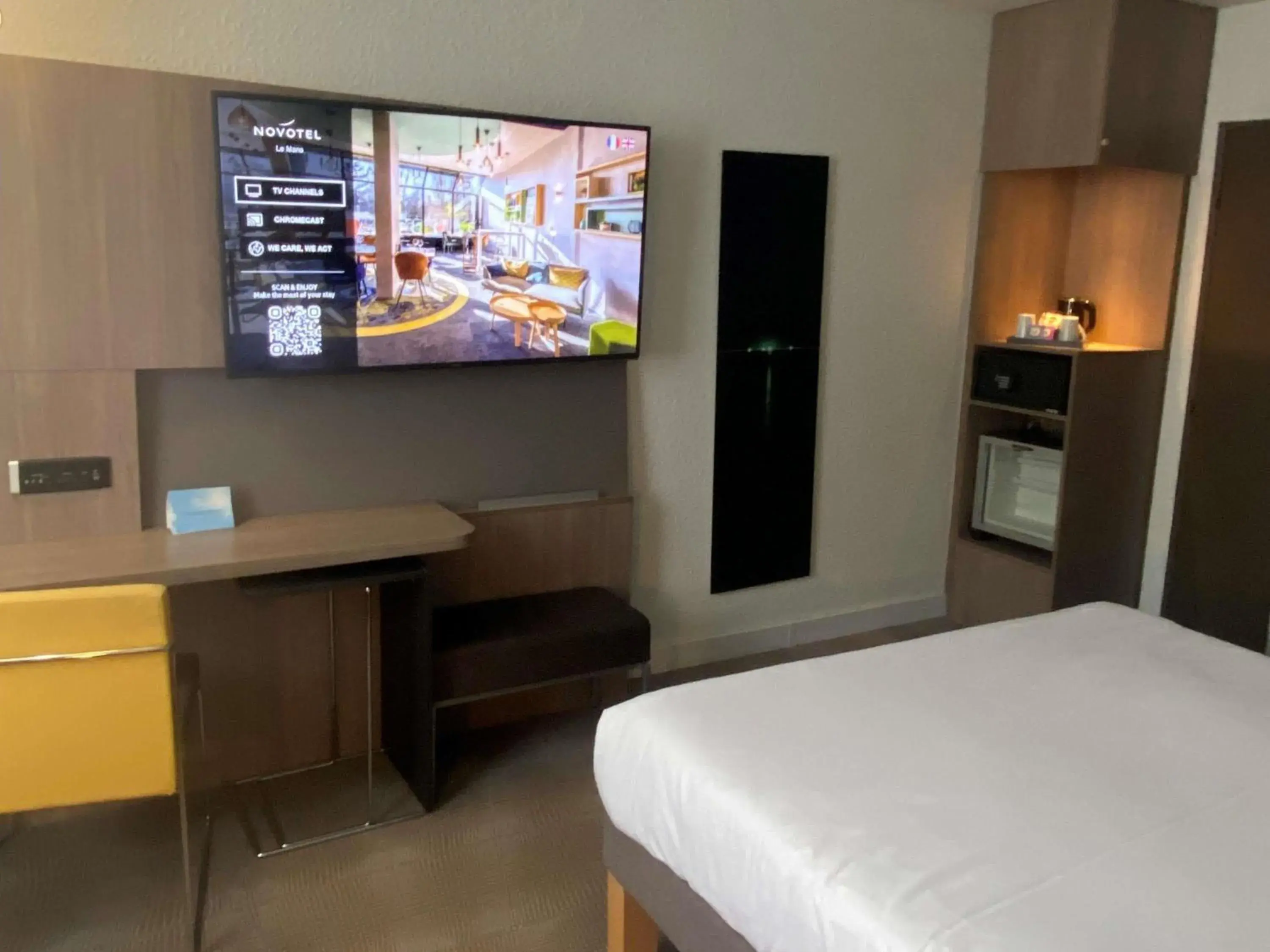 Bedroom, Bed in Novotel Le Mans Bedroom, Bed in Novotel Le Mans