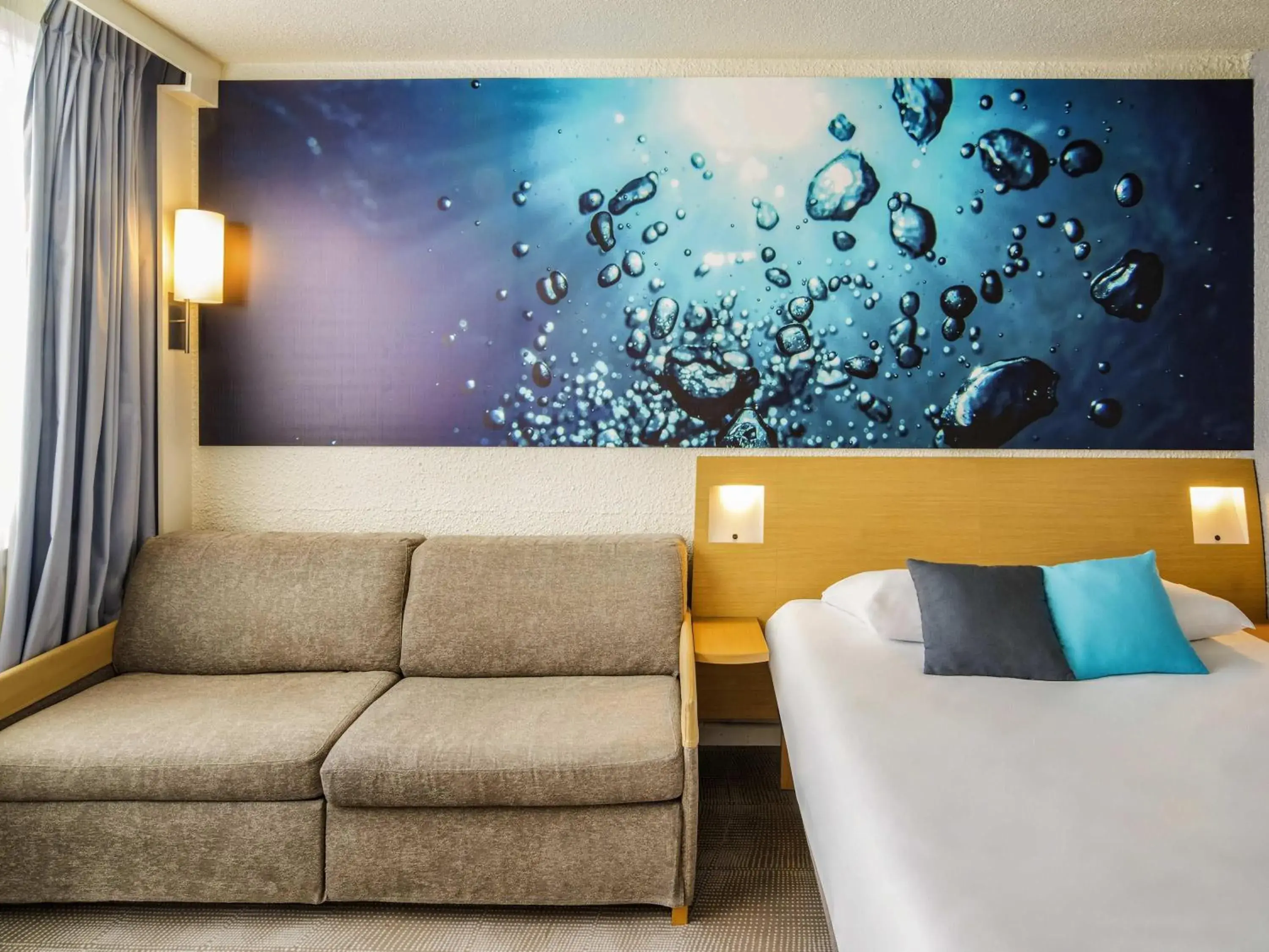 Bedroom, Bed in Novotel Le Mans Bedroom, Bed in Novotel Le Mans