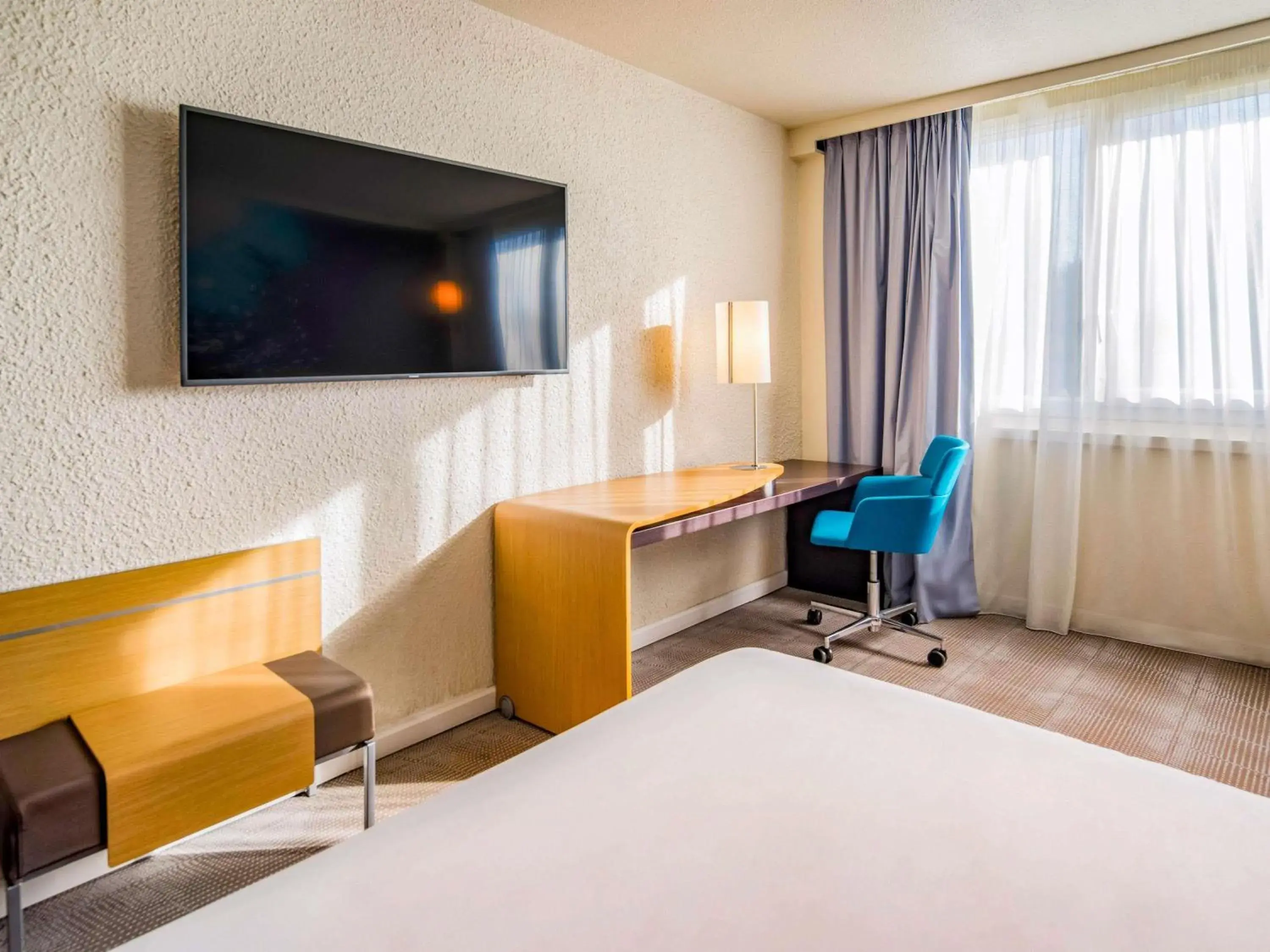 Bedroom, Bed in Novotel Le Mans Bedroom, Bed in Novotel Le Mans