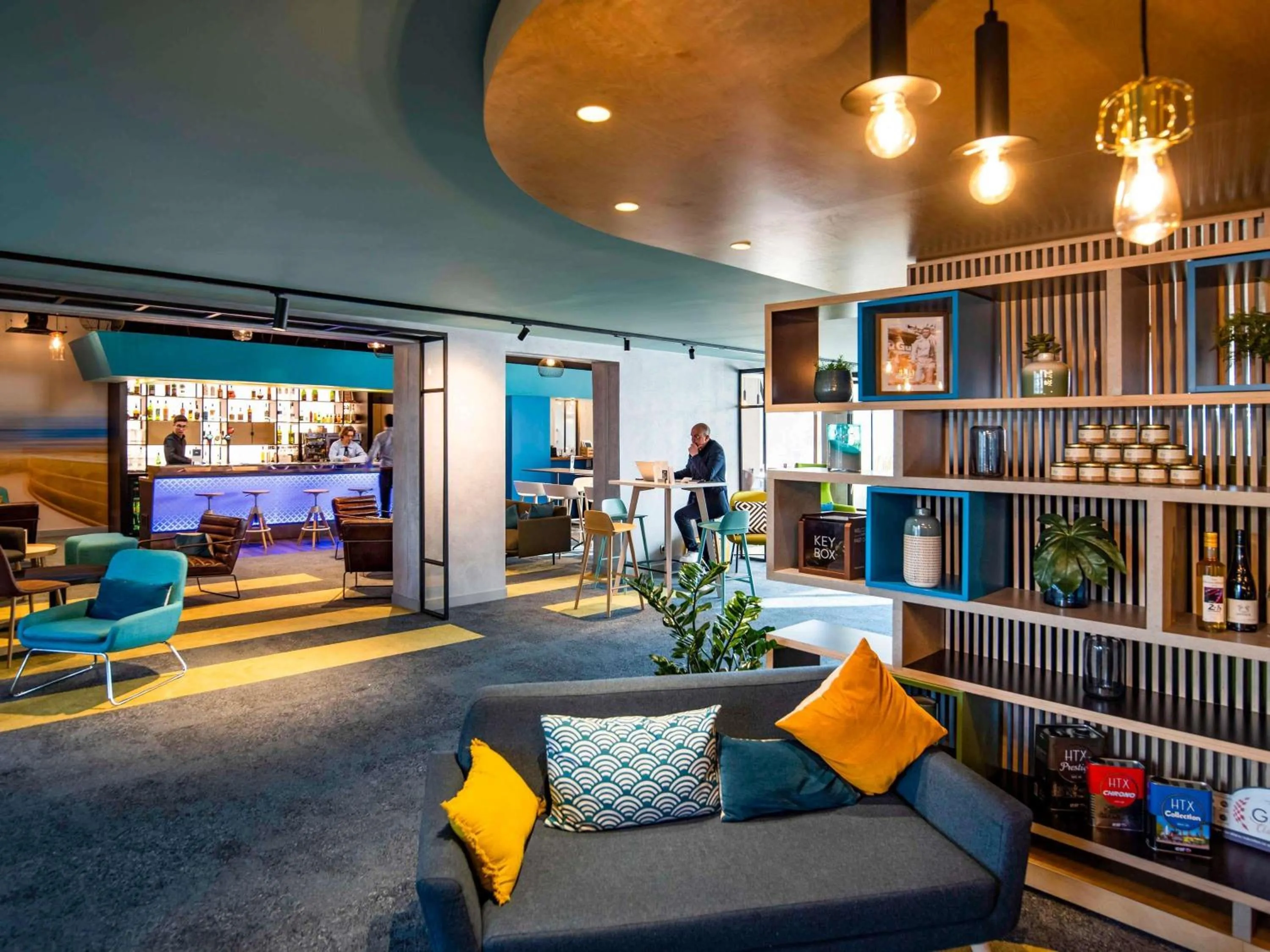 Lounge or bar in Novotel Le Mans