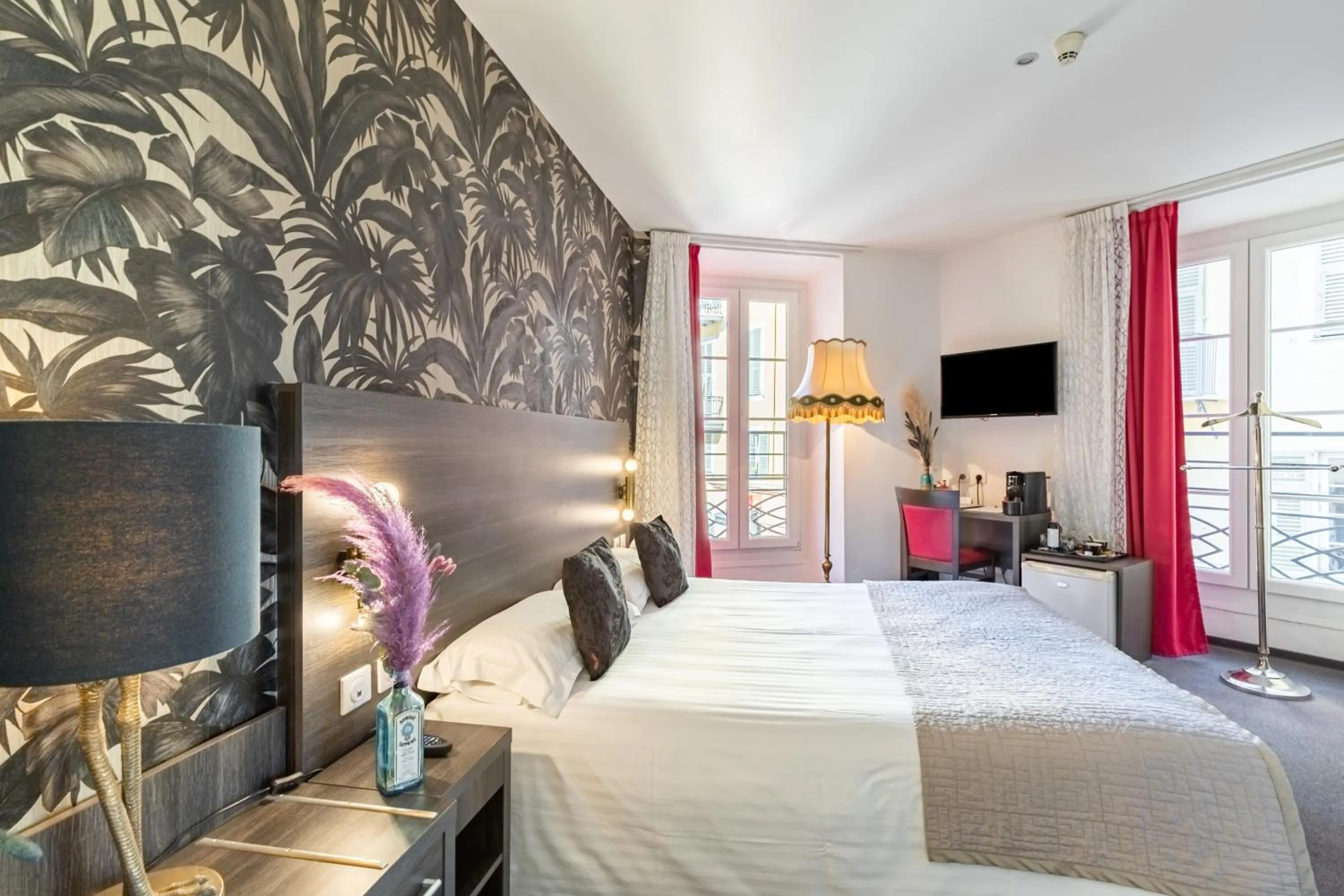 Bed in Hôtel Le G (ex Le Genève)