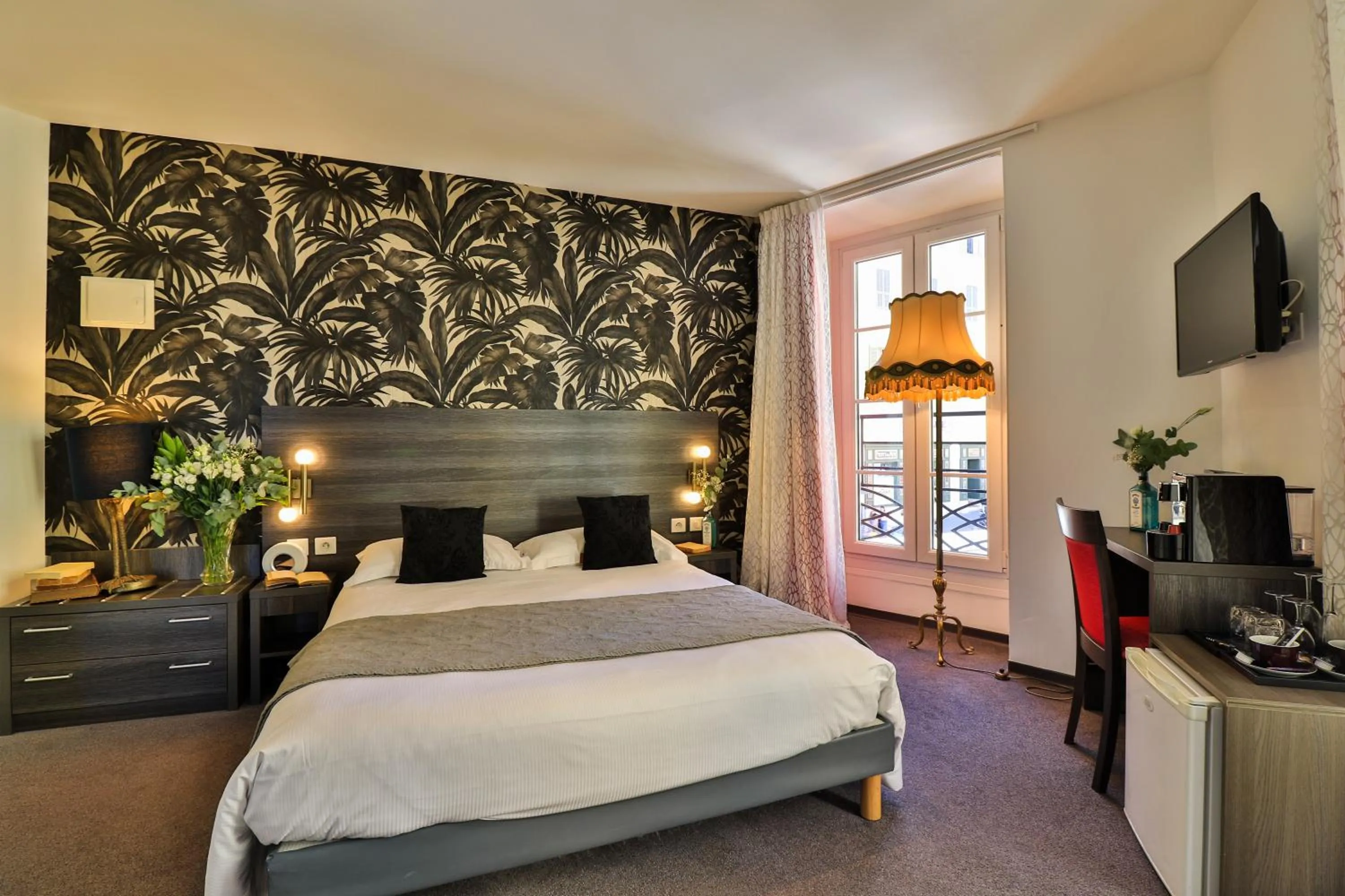 Bed in Hôtel Le G (ex Le Genève)