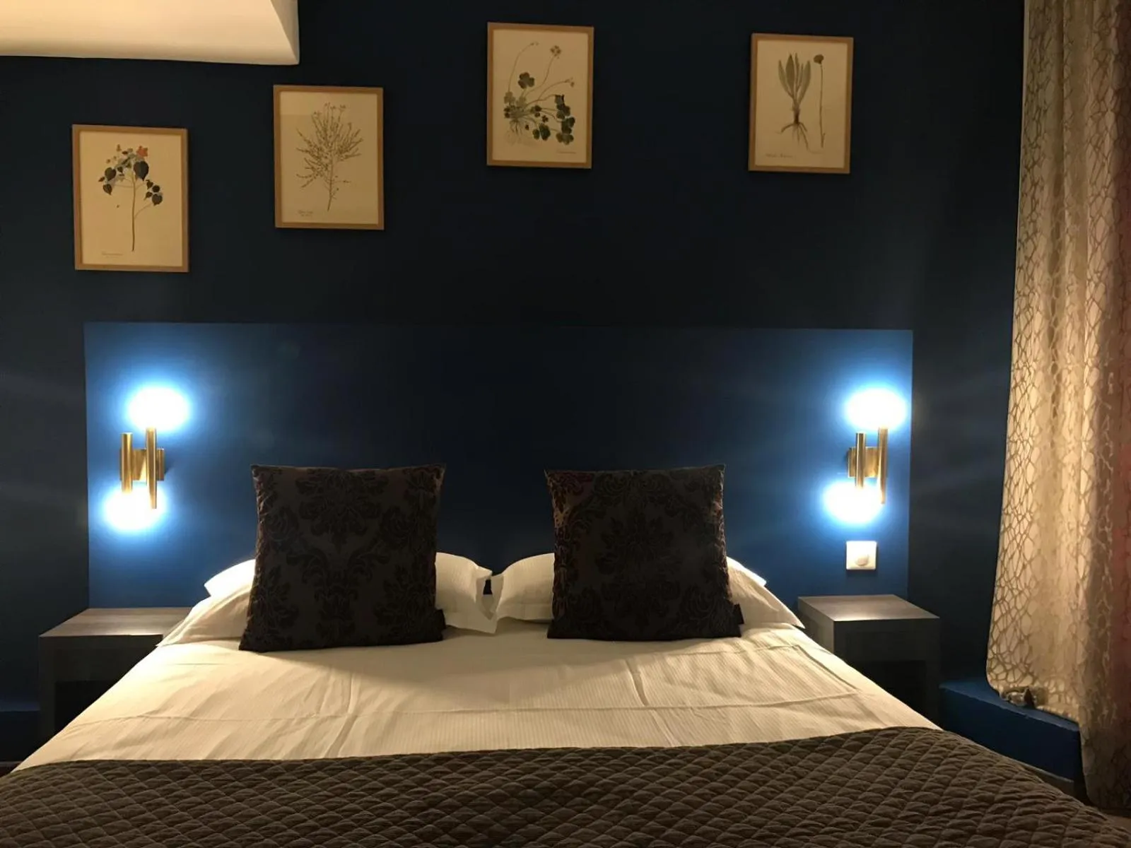 Bed in Hôtel Le G (ex Le Genève)