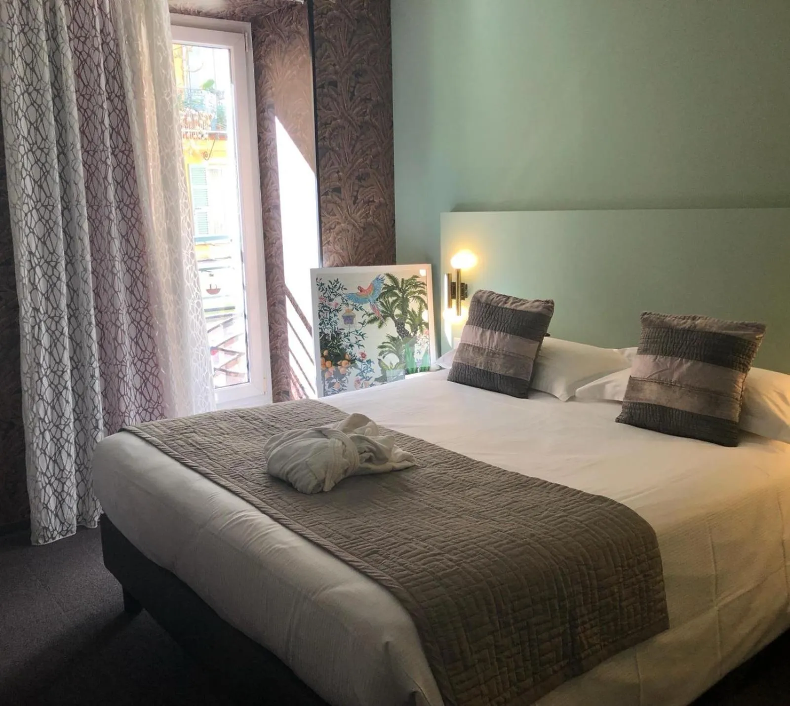 Bed in Hôtel Le G (ex Le Genève)