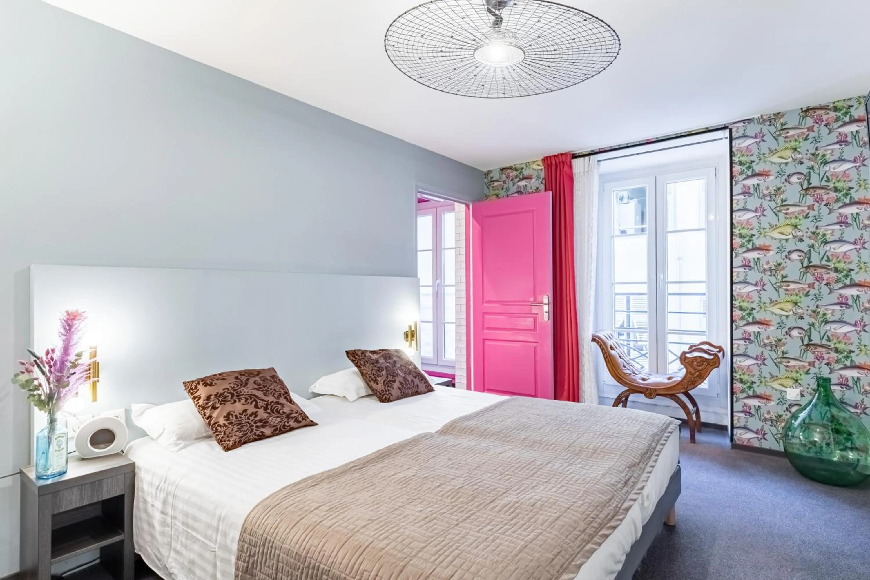 Bed in Hôtel Le G (ex Le Genève)