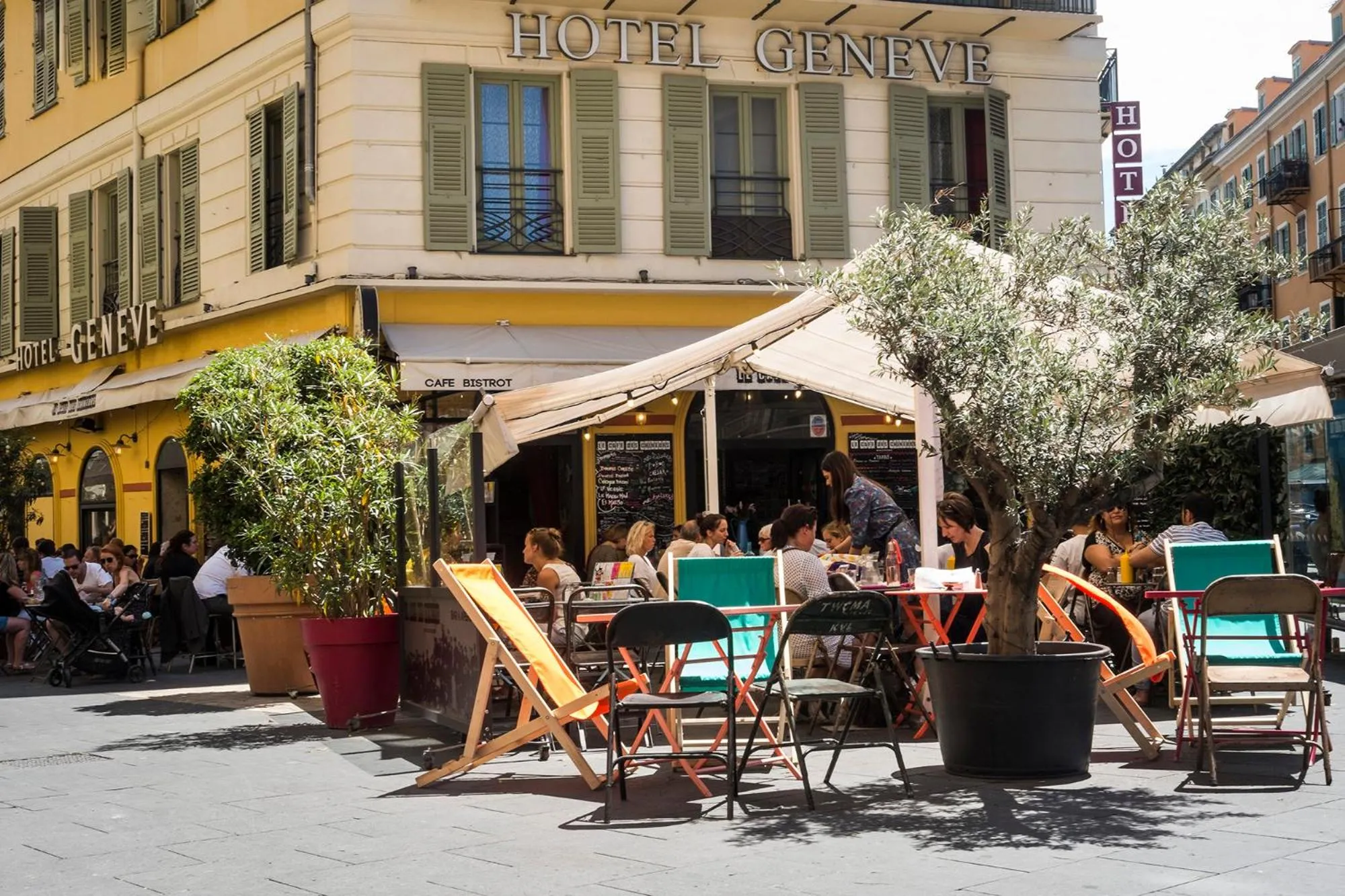 Patio in Hôtel Le G (ex Le Genève)