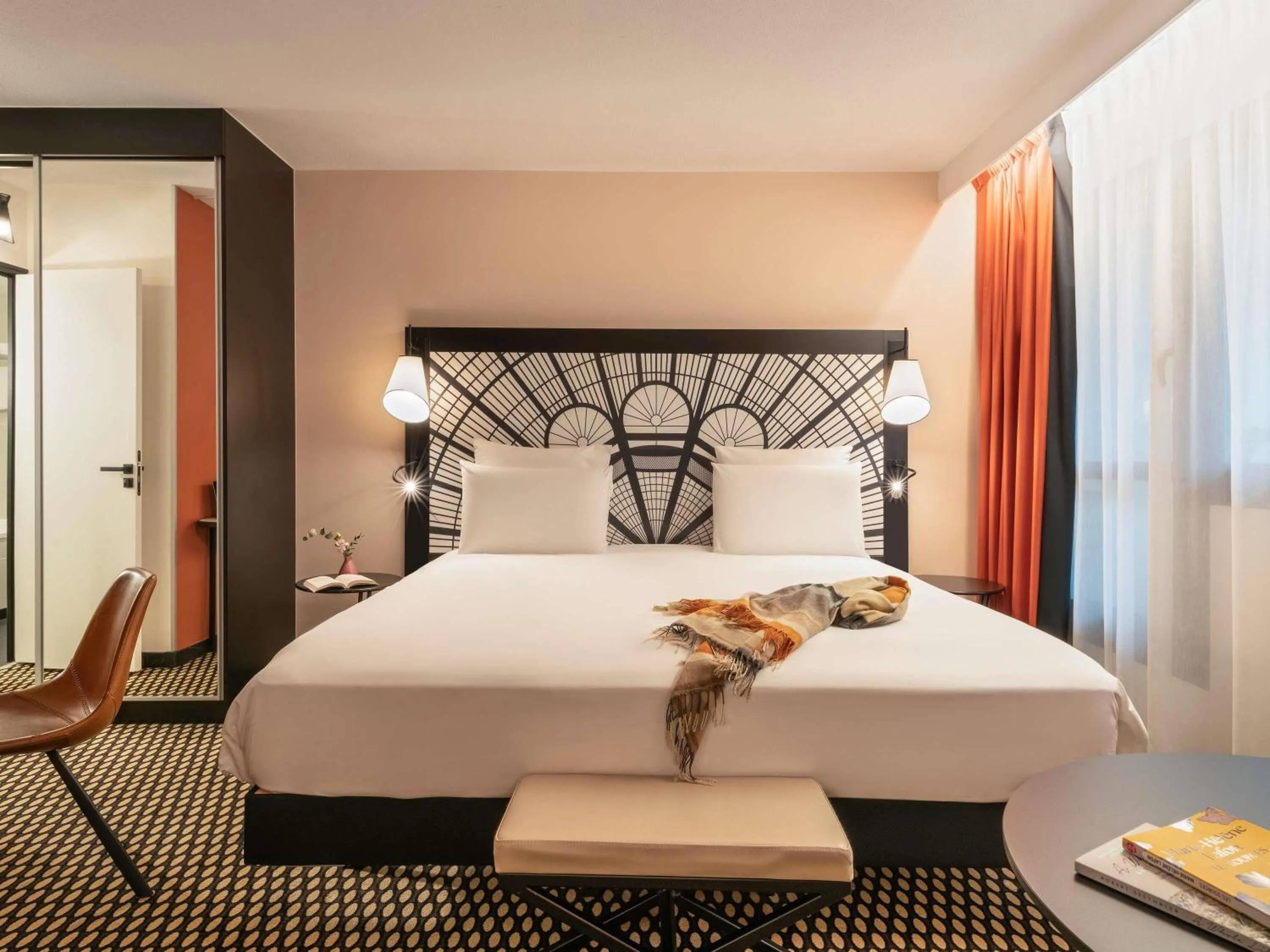 Bedroom, Bed in Mercure Paris Porte De Versailles Expo