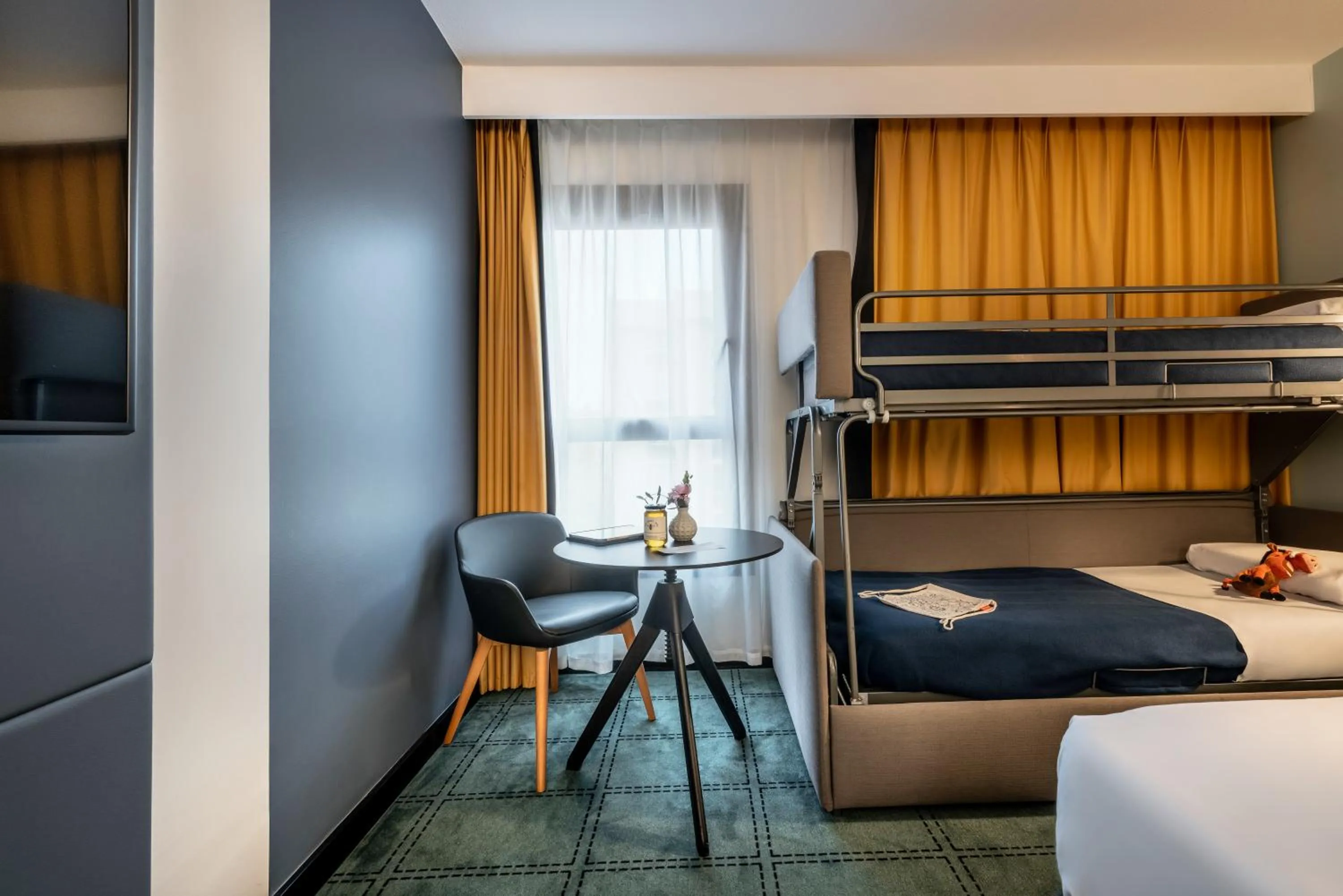 bunk bed, Bed in Mercure Paris Porte De Versailles Expo