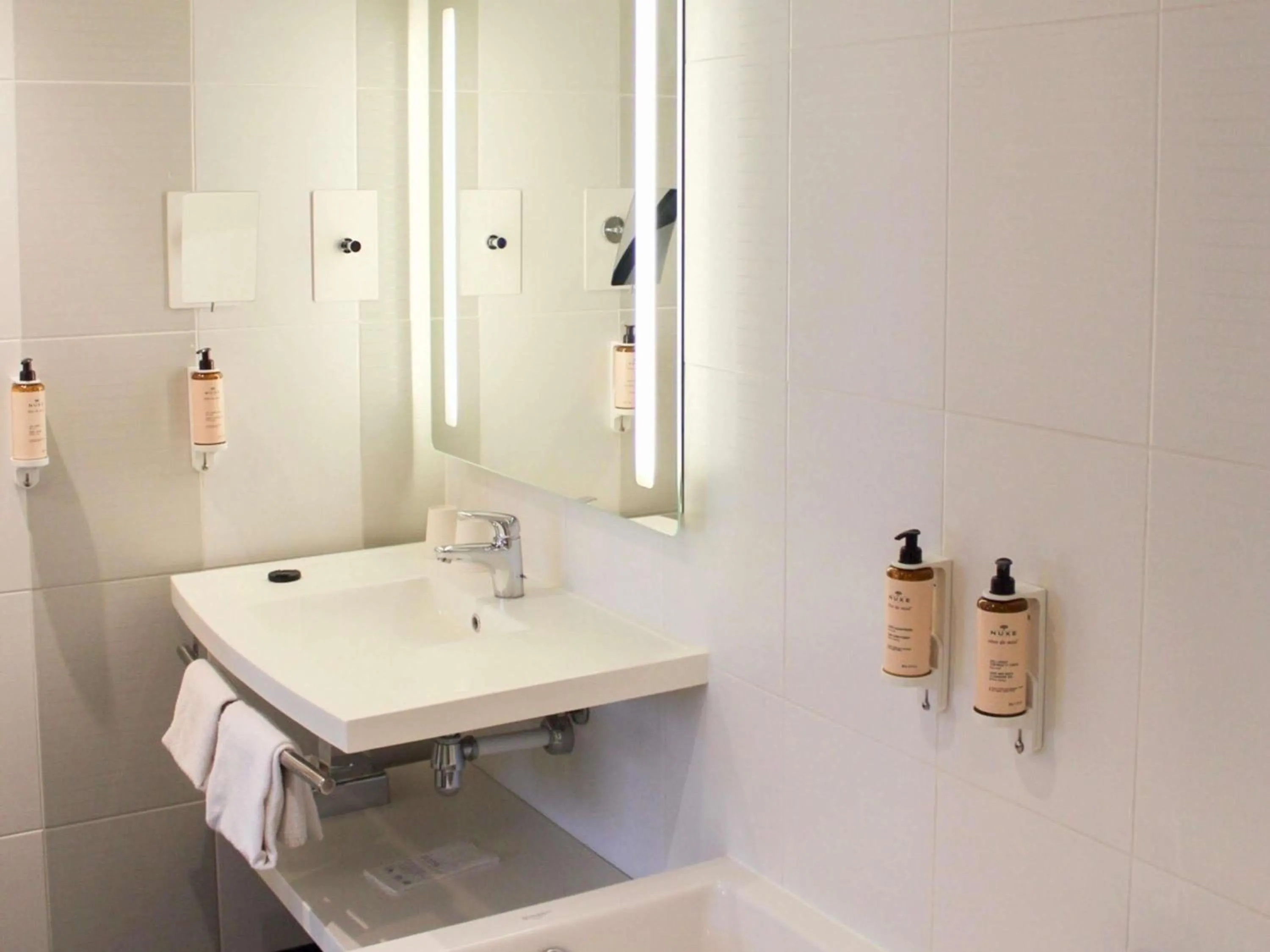 Bedroom in Mercure Paris Porte De Versailles Expo