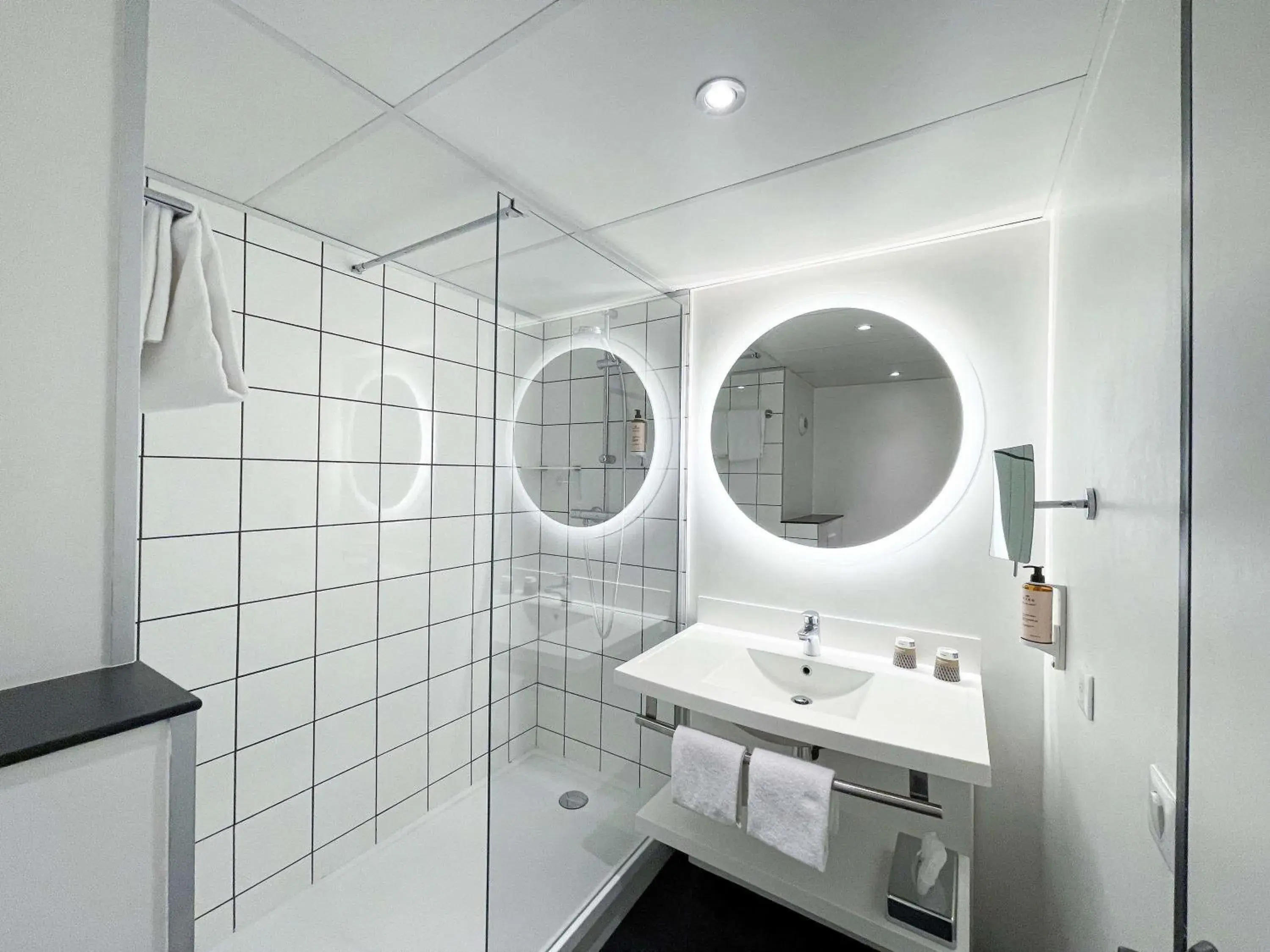 Bedroom in Mercure Paris Porte De Versailles Expo Bedroom in Mercure Paris Porte De Versailles Expo