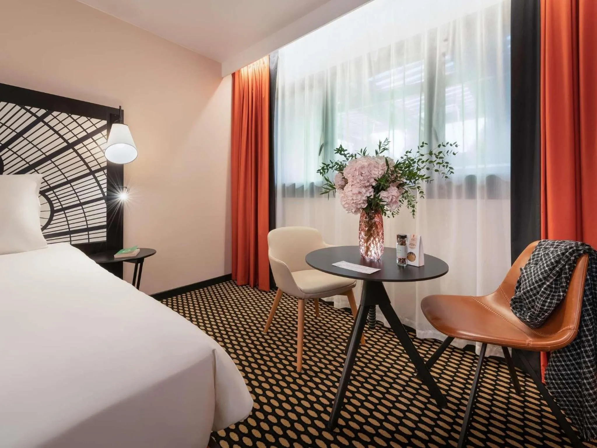 Photo of the whole room, Bed in Mercure Paris Porte De Versailles Expo