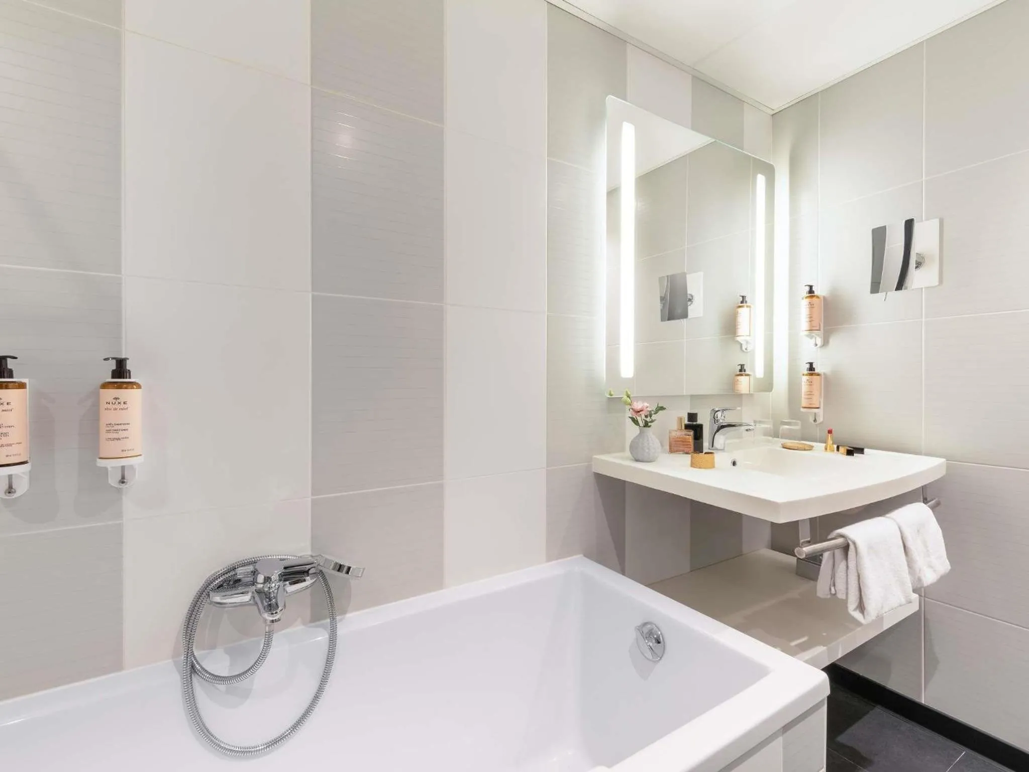 Photo of the whole room in Mercure Paris Porte De Versailles Expo