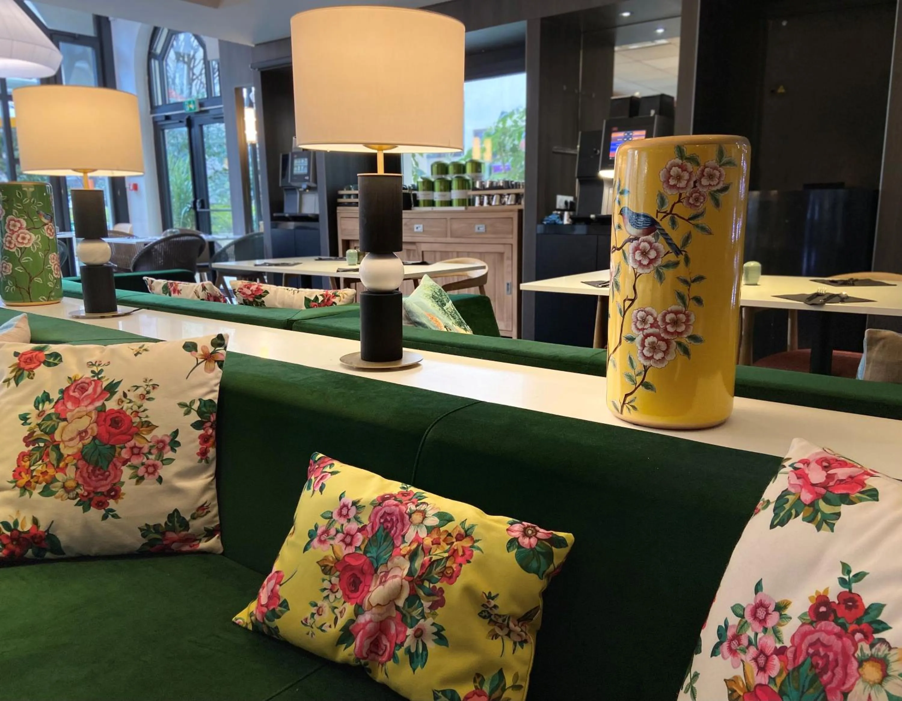 Restaurant/places to eat in Mercure Paris Porte De Versailles Expo