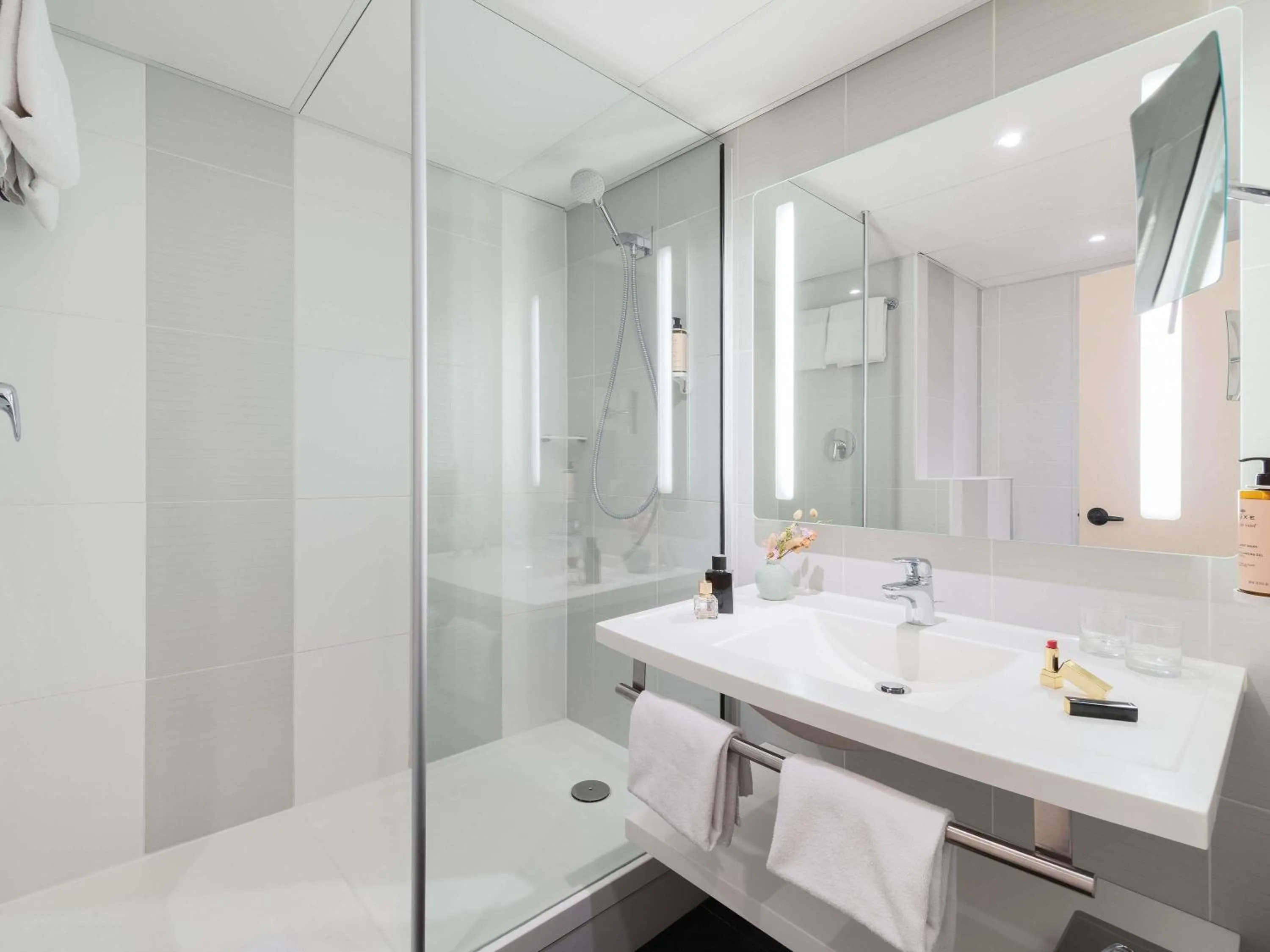 Bedroom in Mercure Paris Porte De Versailles Expo