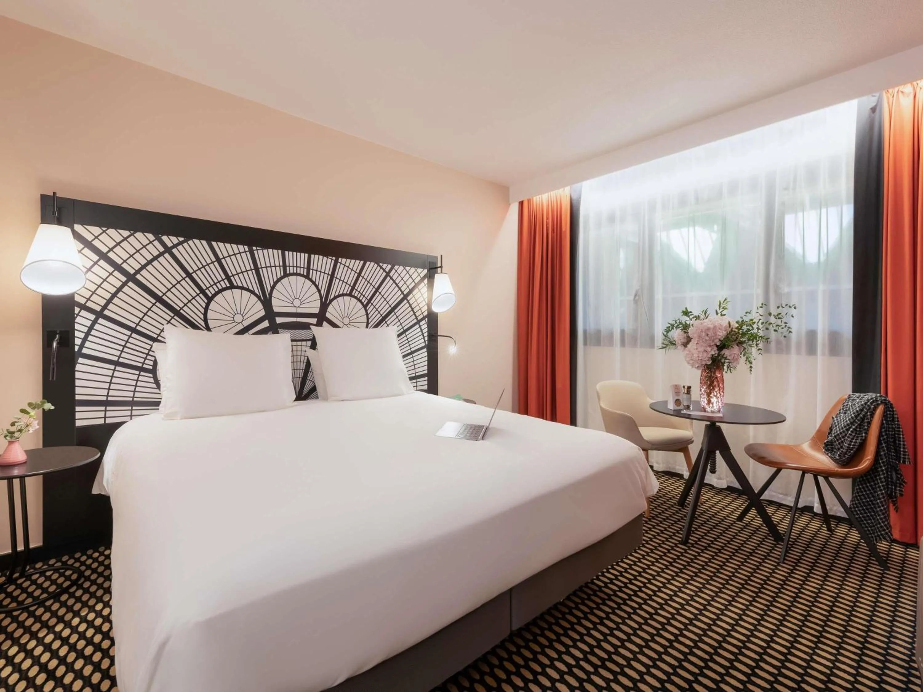 Bedroom, Bed in Mercure Paris Porte De Versailles Expo