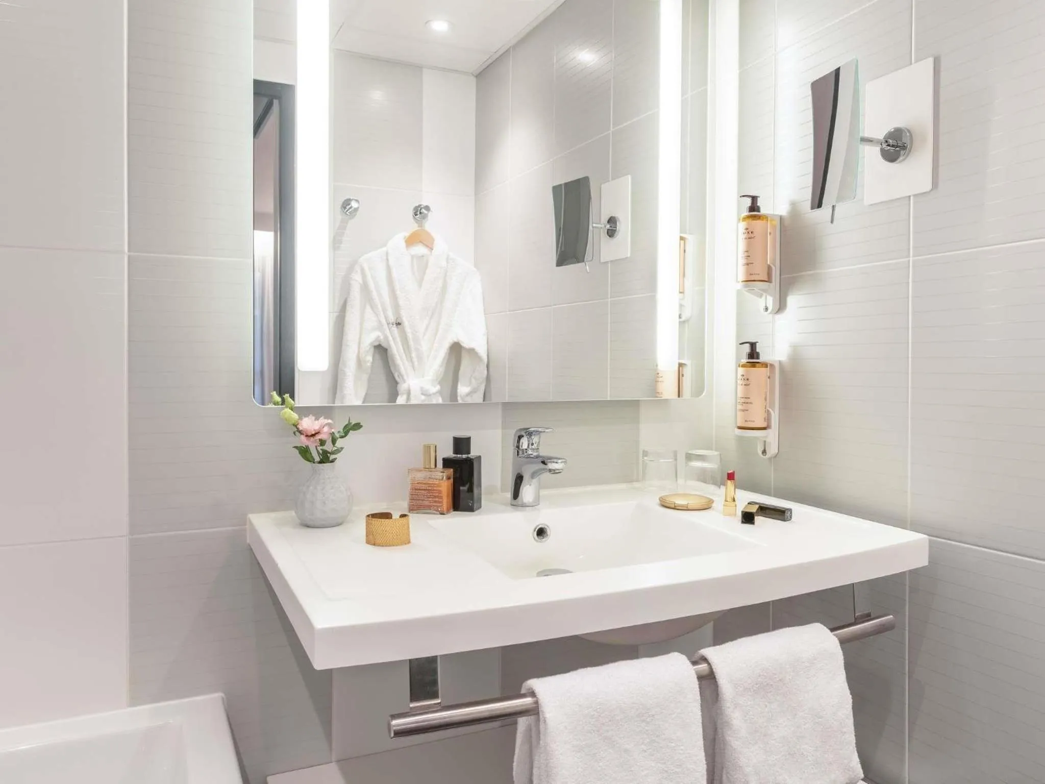 Photo of the whole room in Mercure Paris Porte De Versailles Expo