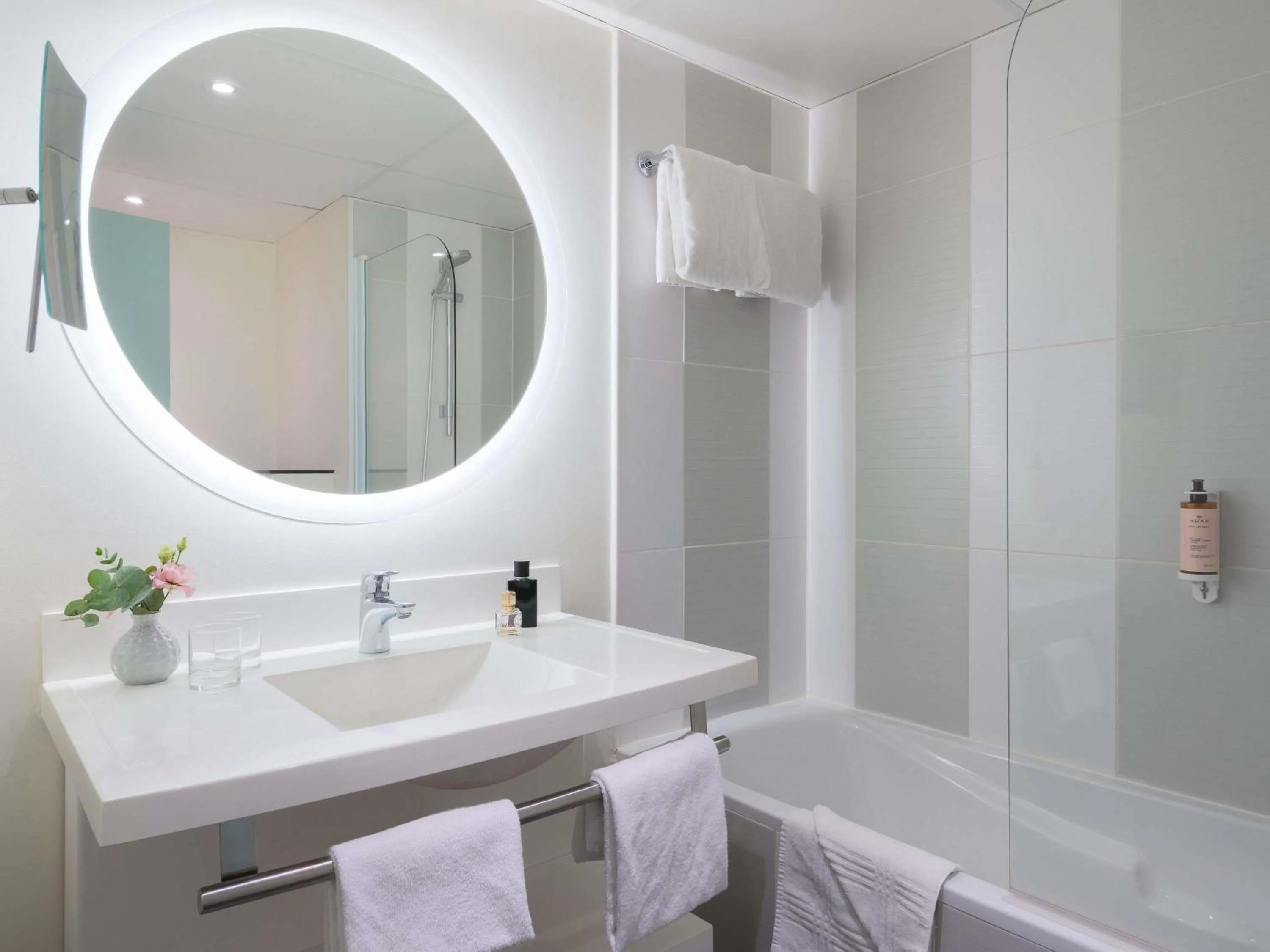 Bedroom in Mercure Paris Porte De Versailles Expo