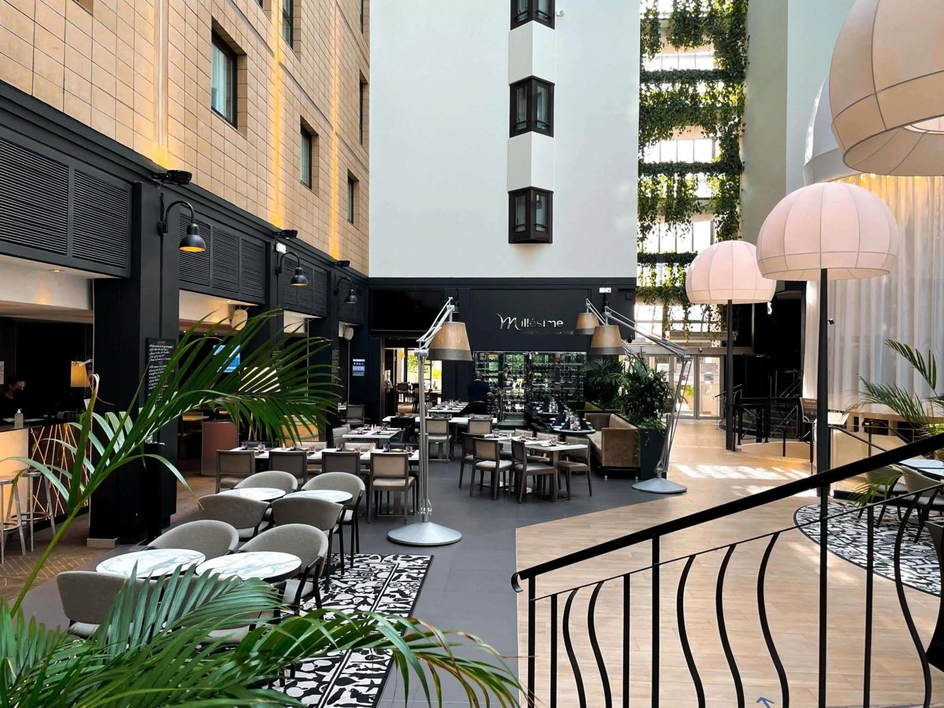 Restaurant/places to eat in Mercure Paris Porte De Versailles Expo