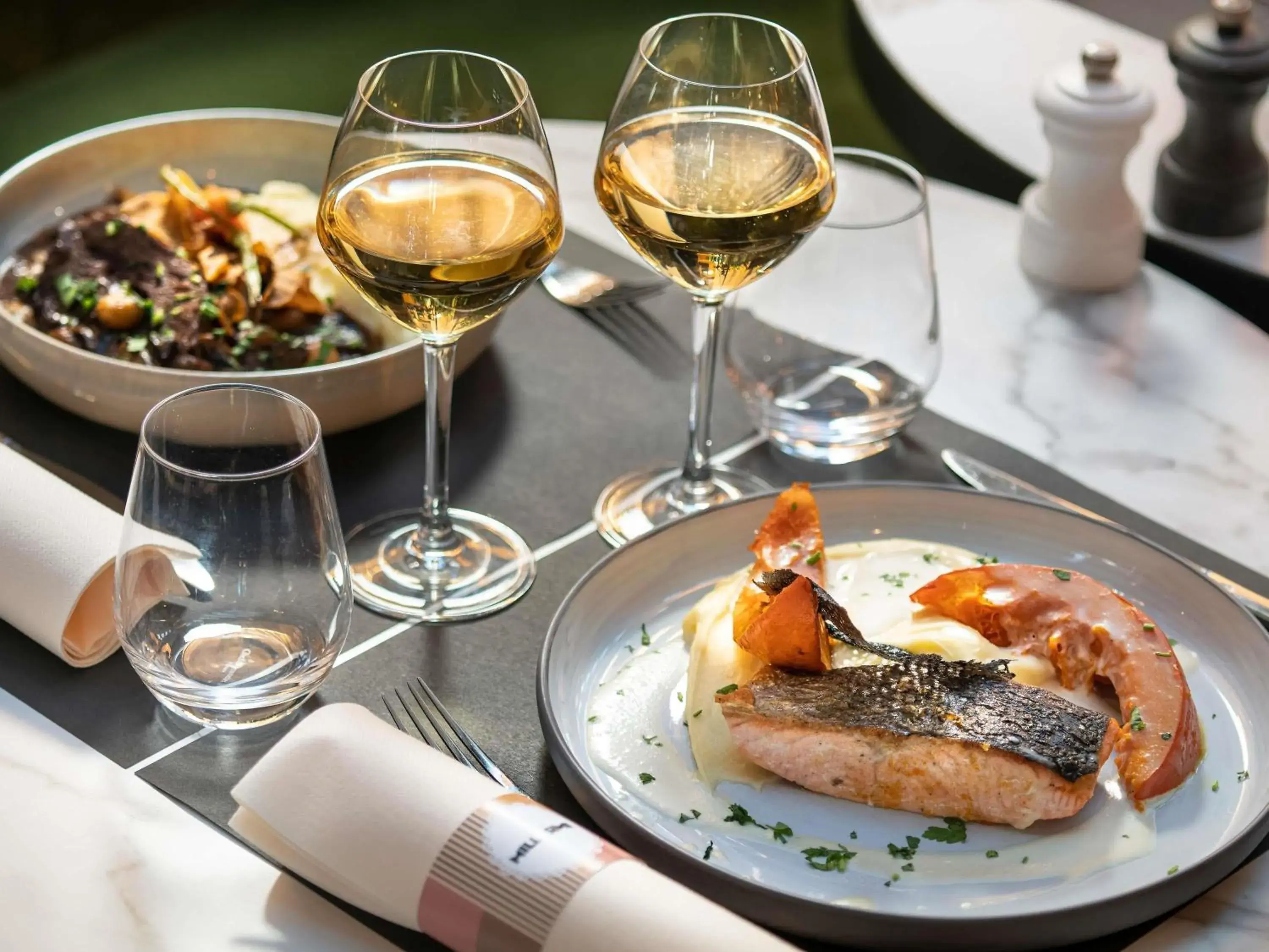 Restaurant/places to eat in Mercure Paris Porte De Versailles Expo Restaurant/places to eat in Mercure Paris Porte De Versailles Expo