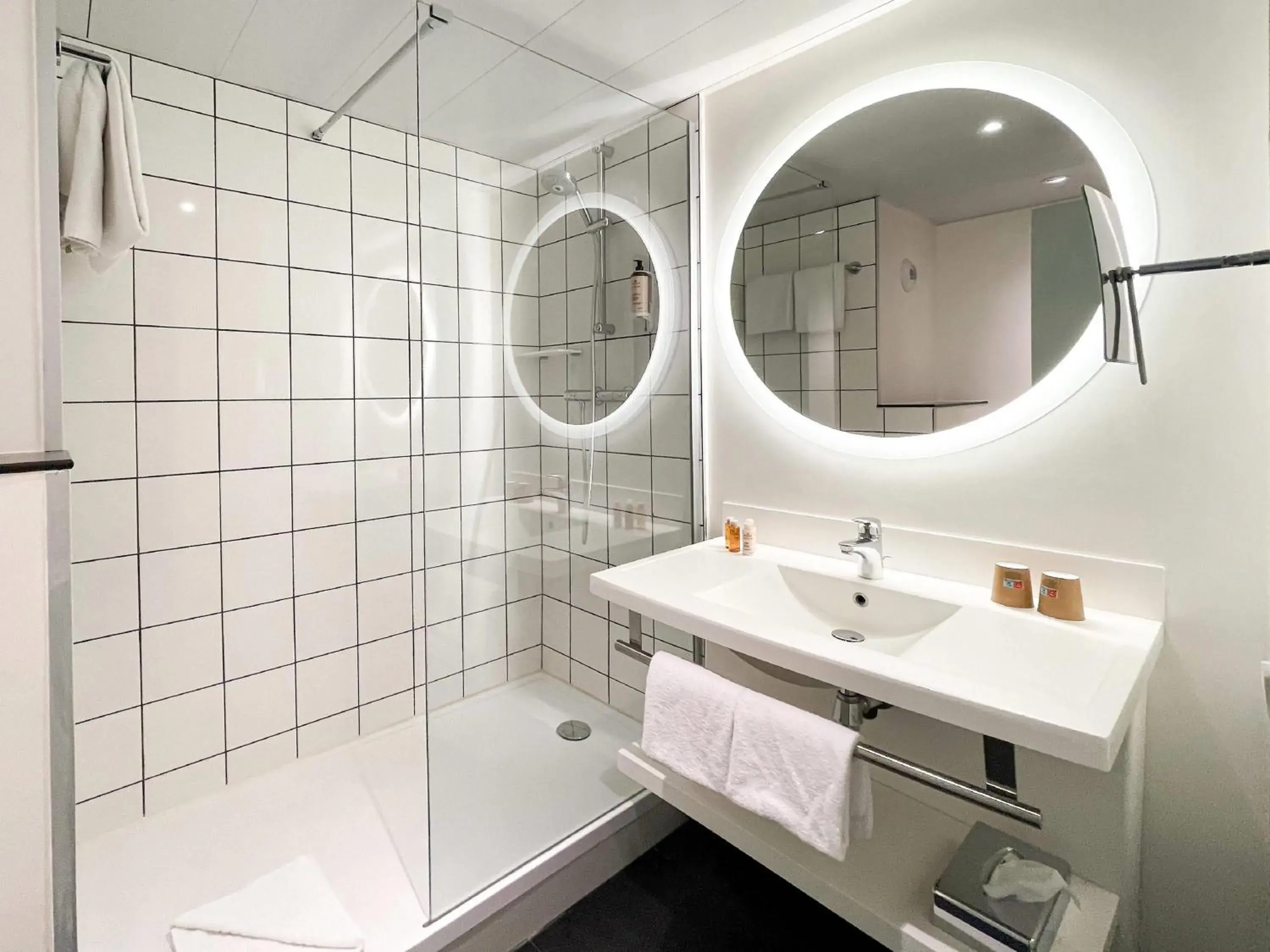 Bedroom in Mercure Paris Porte De Versailles Expo Bedroom in Mercure Paris Porte De Versailles Expo