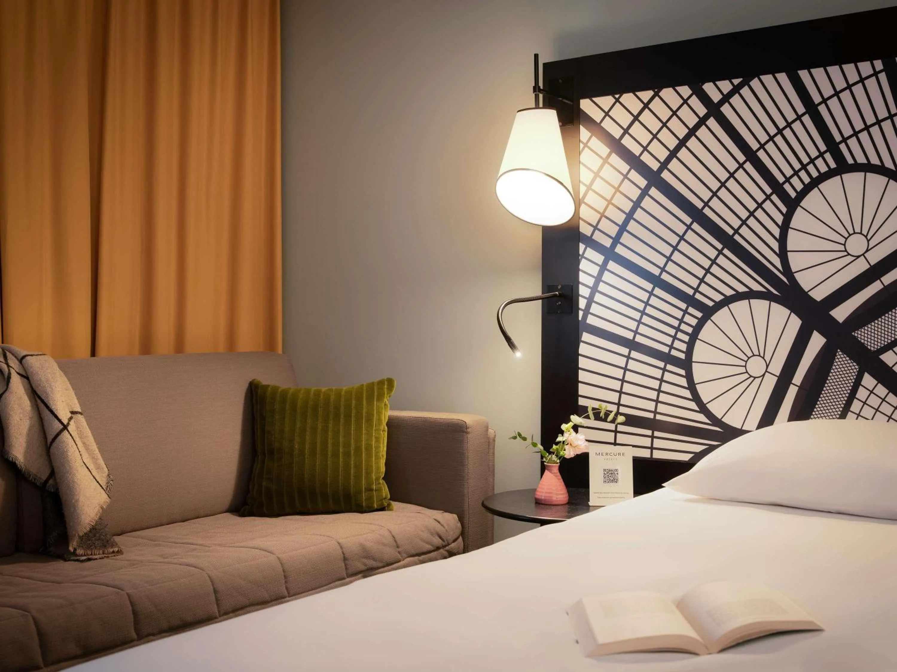 Bedroom, Bed in Mercure Paris Porte De Versailles Expo