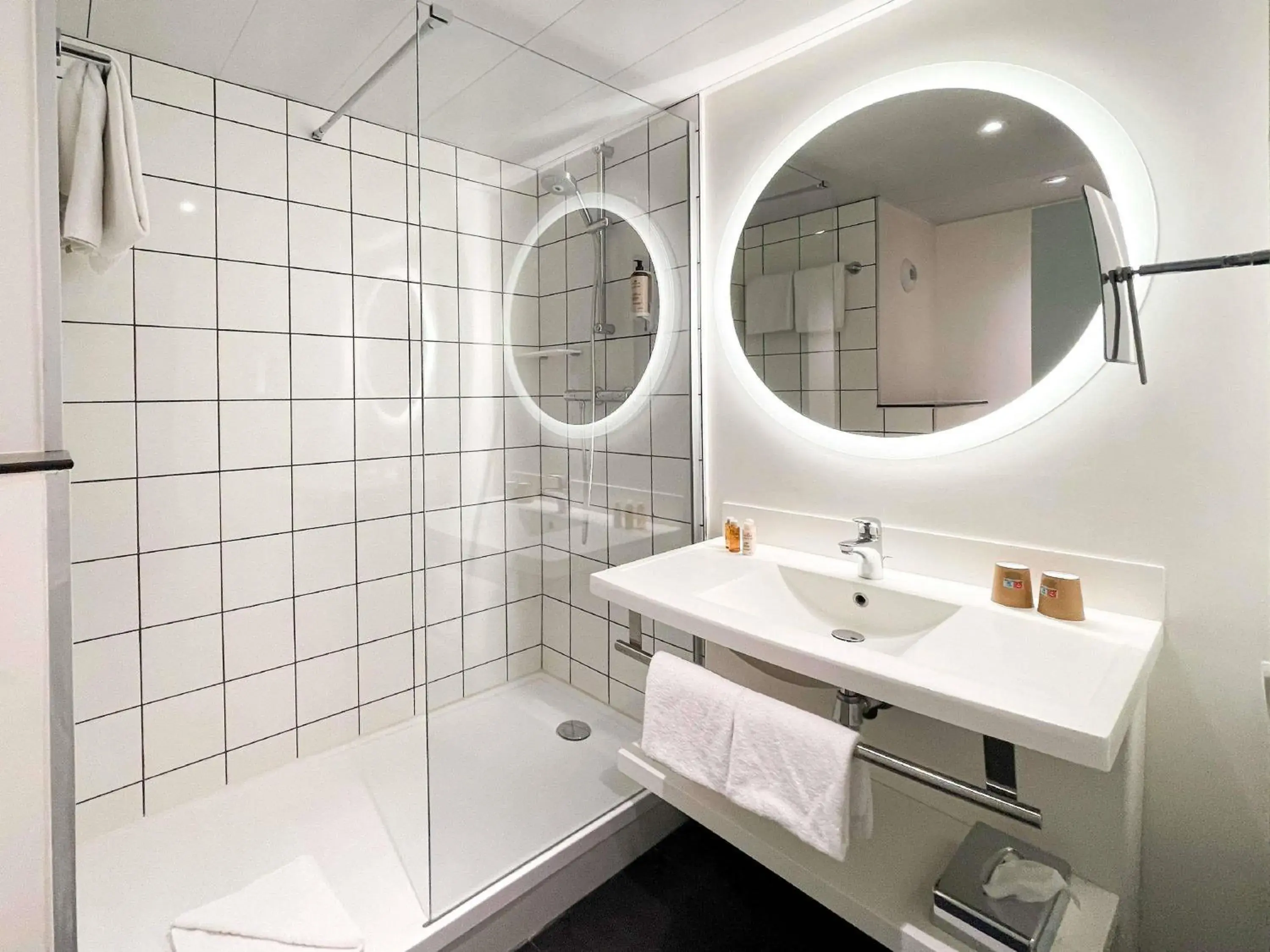 Bedroom in Mercure Paris Porte De Versailles Expo Bedroom in Mercure Paris Porte De Versailles Expo