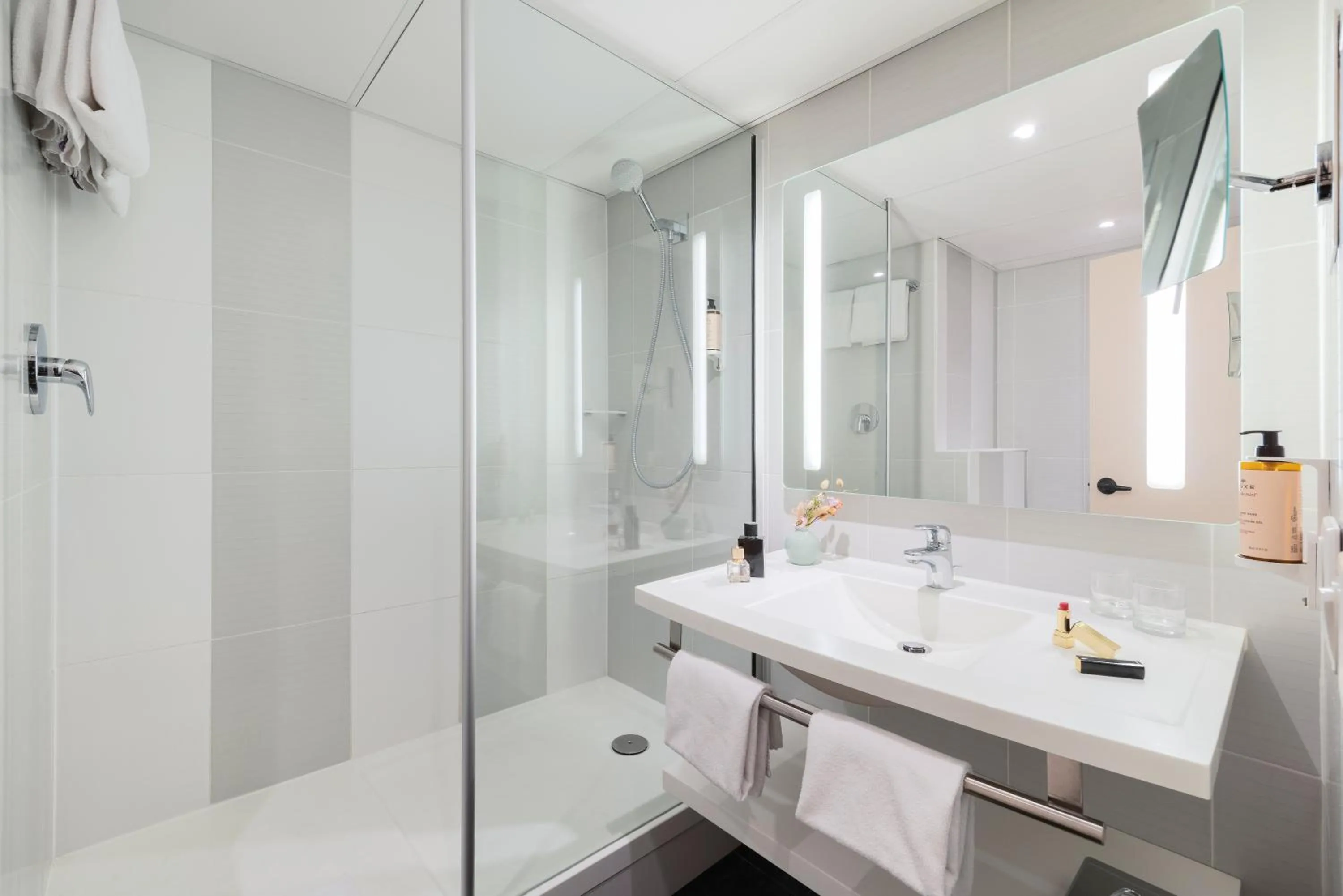 Shower in Mercure Paris Porte De Versailles Expo