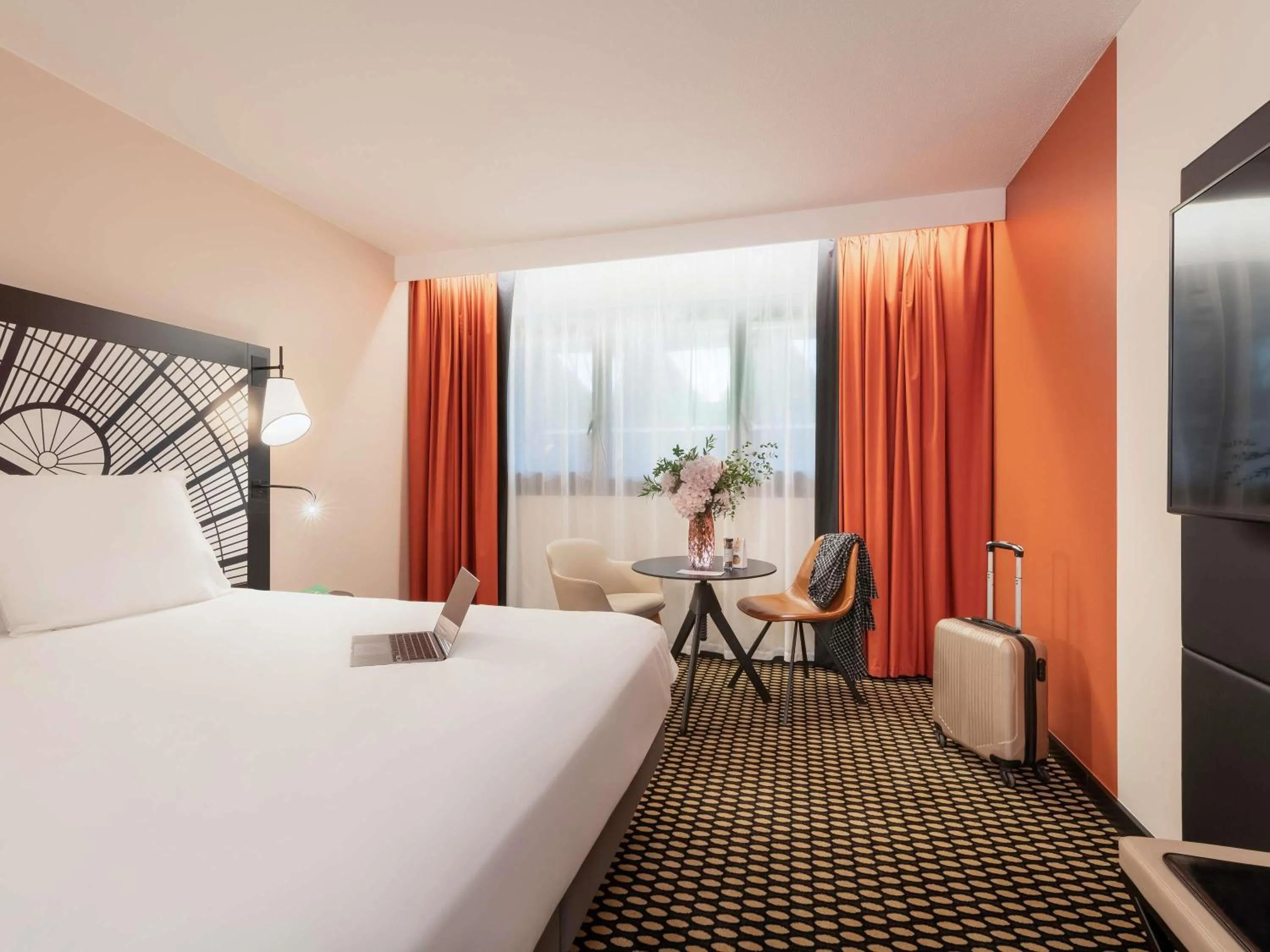 Bedroom, Bed in Mercure Paris Porte De Versailles Expo