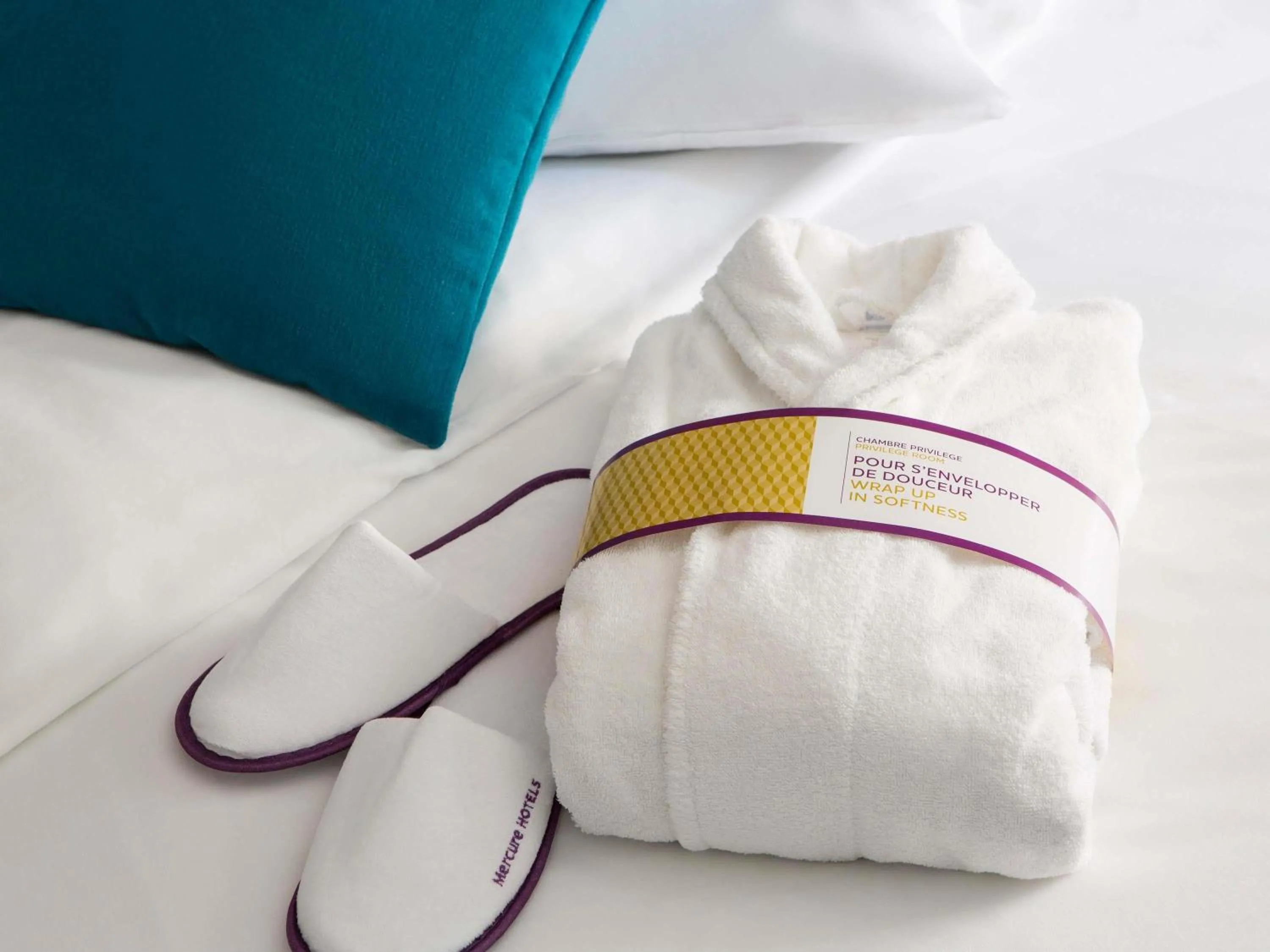 Bedroom, Bed in Mercure Paris Sud Les Ulis-Courtaboeuf