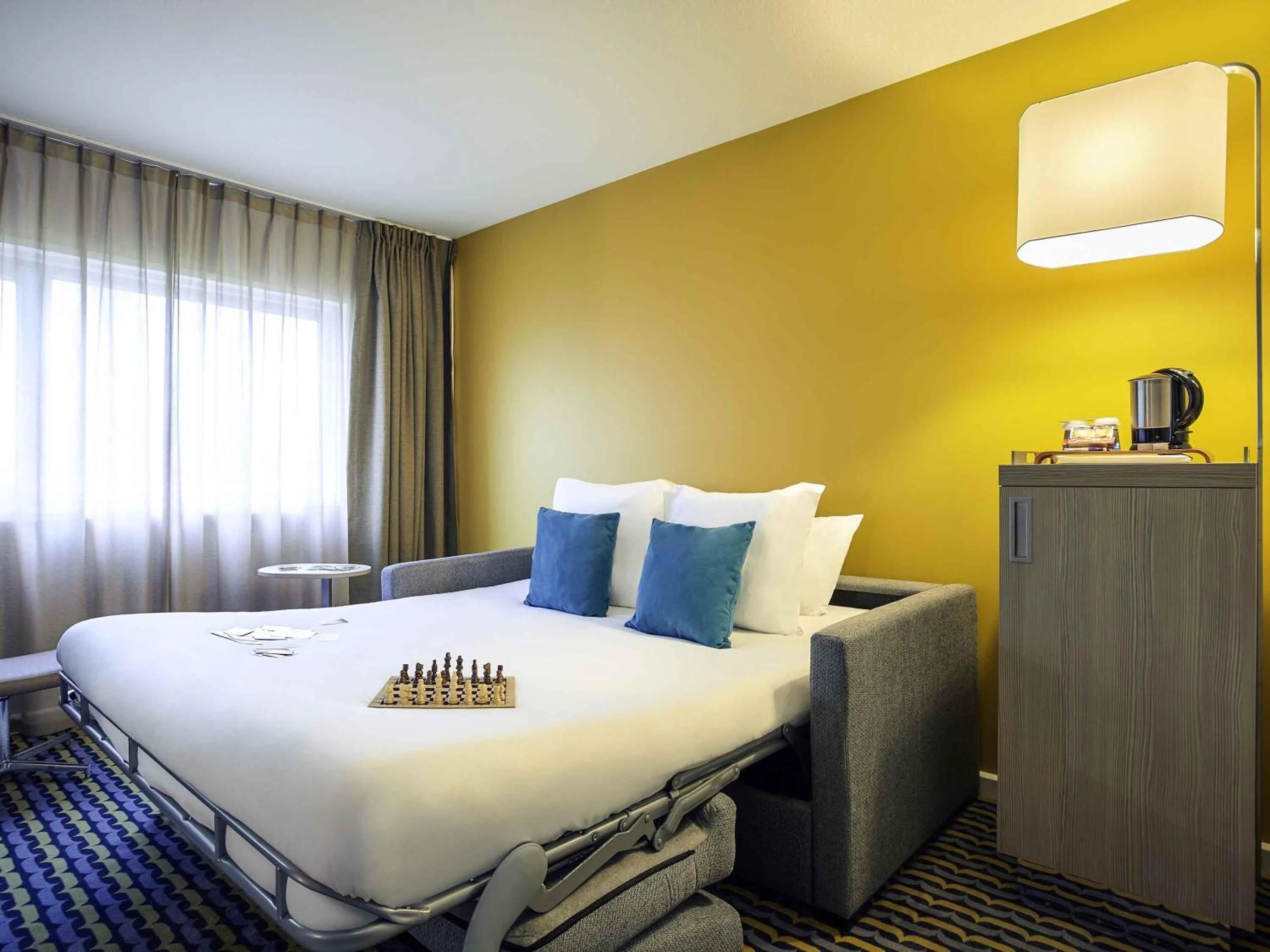 Bedroom, Bed in Mercure Paris Sud Les Ulis-Courtaboeuf