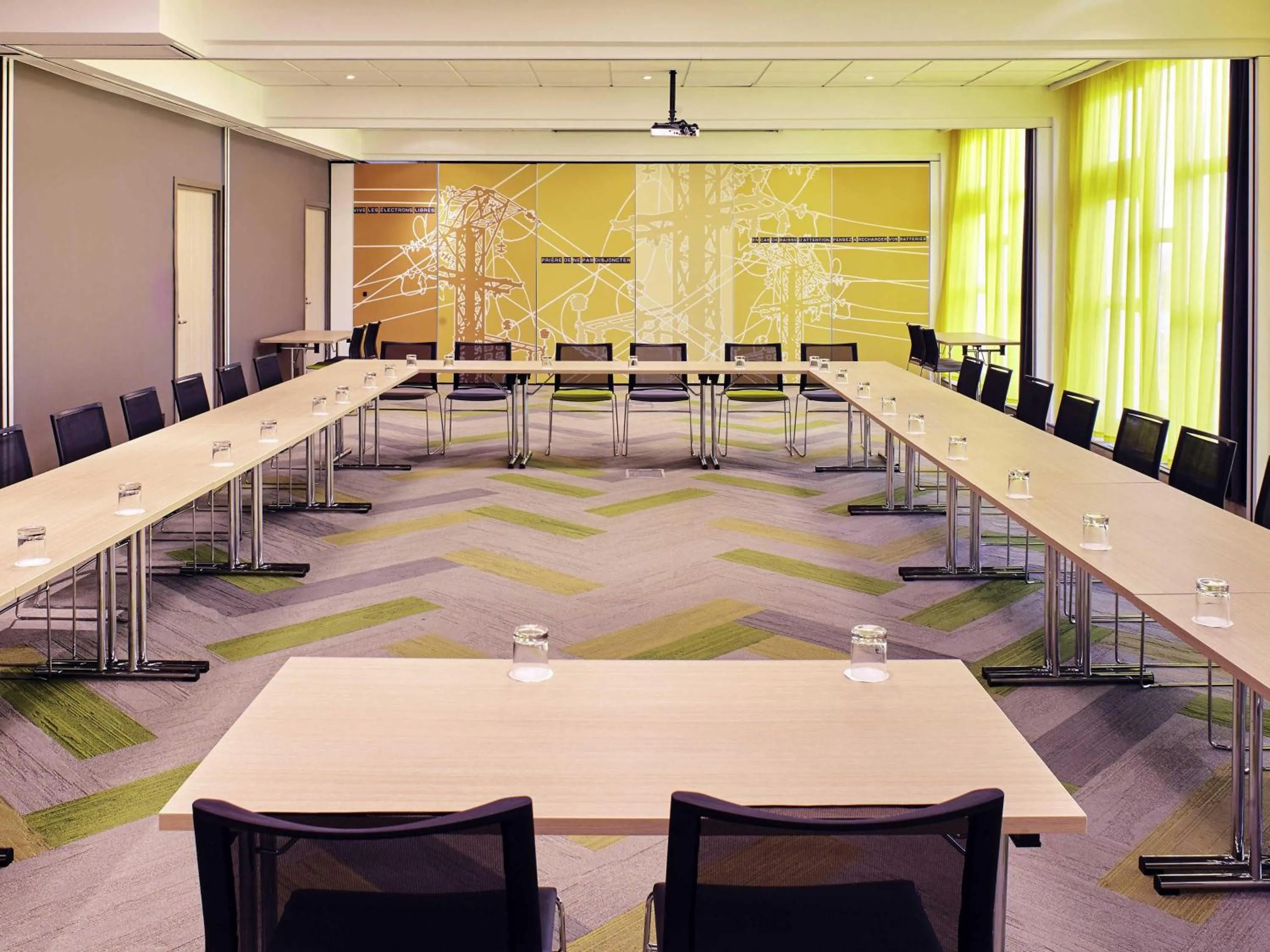 Meeting/conference room in Mercure Paris Sud Les Ulis-Courtaboeuf