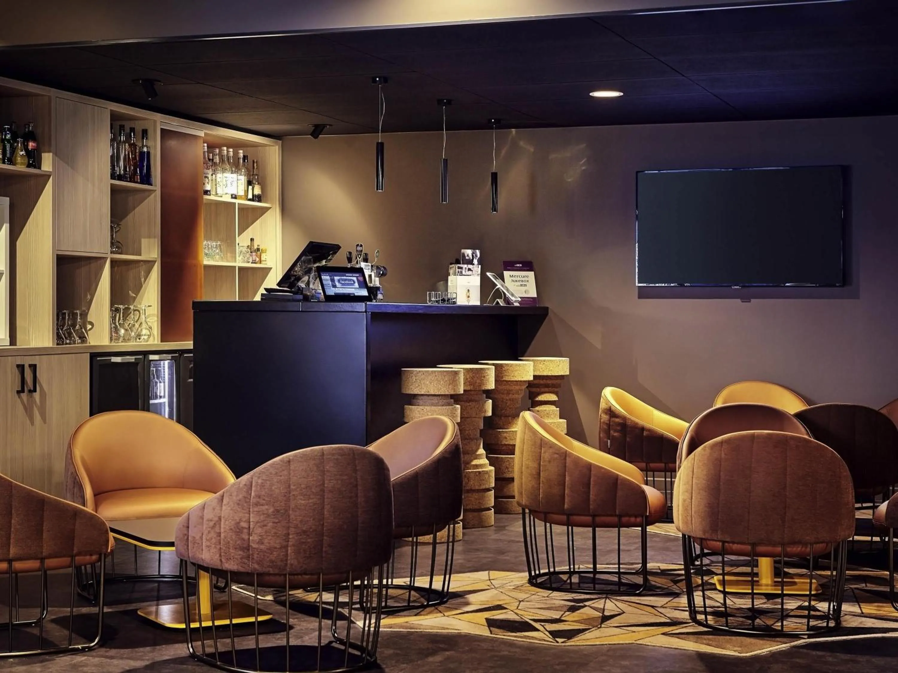 Lounge or bar in Mercure Paris Sud Les Ulis-Courtaboeuf