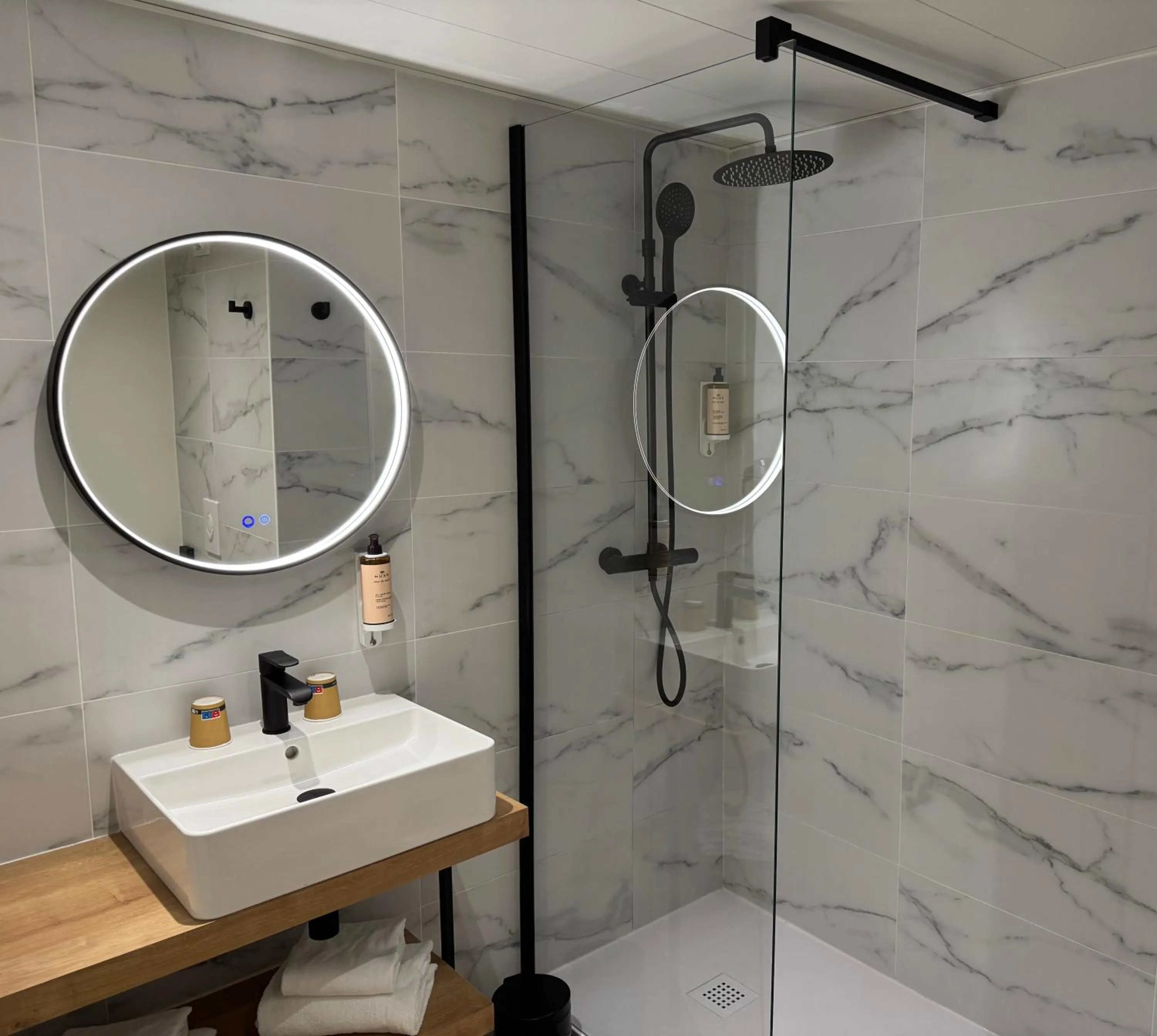 Shower in Mercure Paris Sud Les Ulis-Courtaboeuf