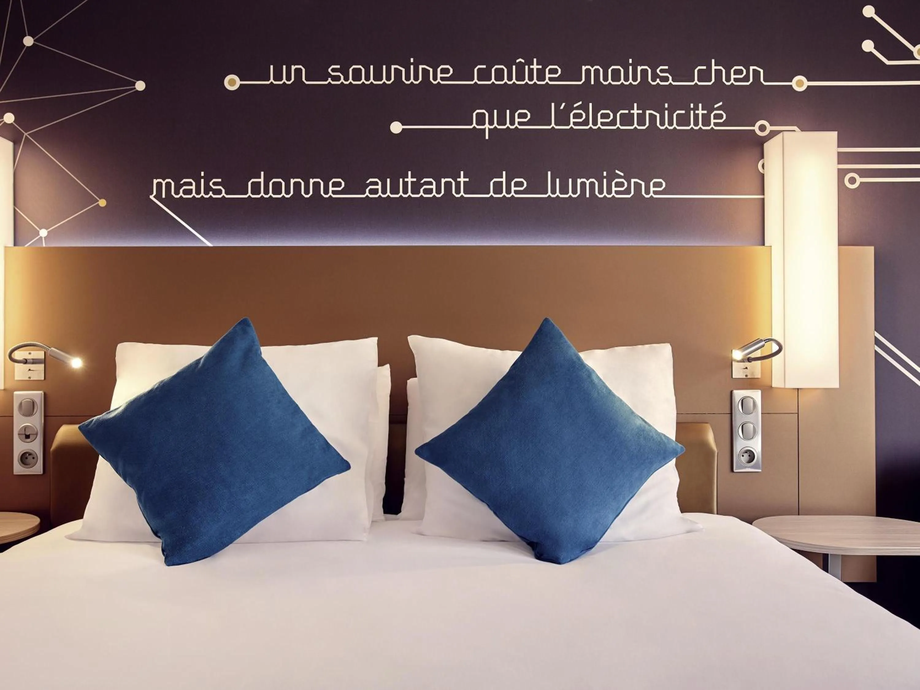 Bedroom, Bed in Mercure Paris Sud Les Ulis-Courtaboeuf