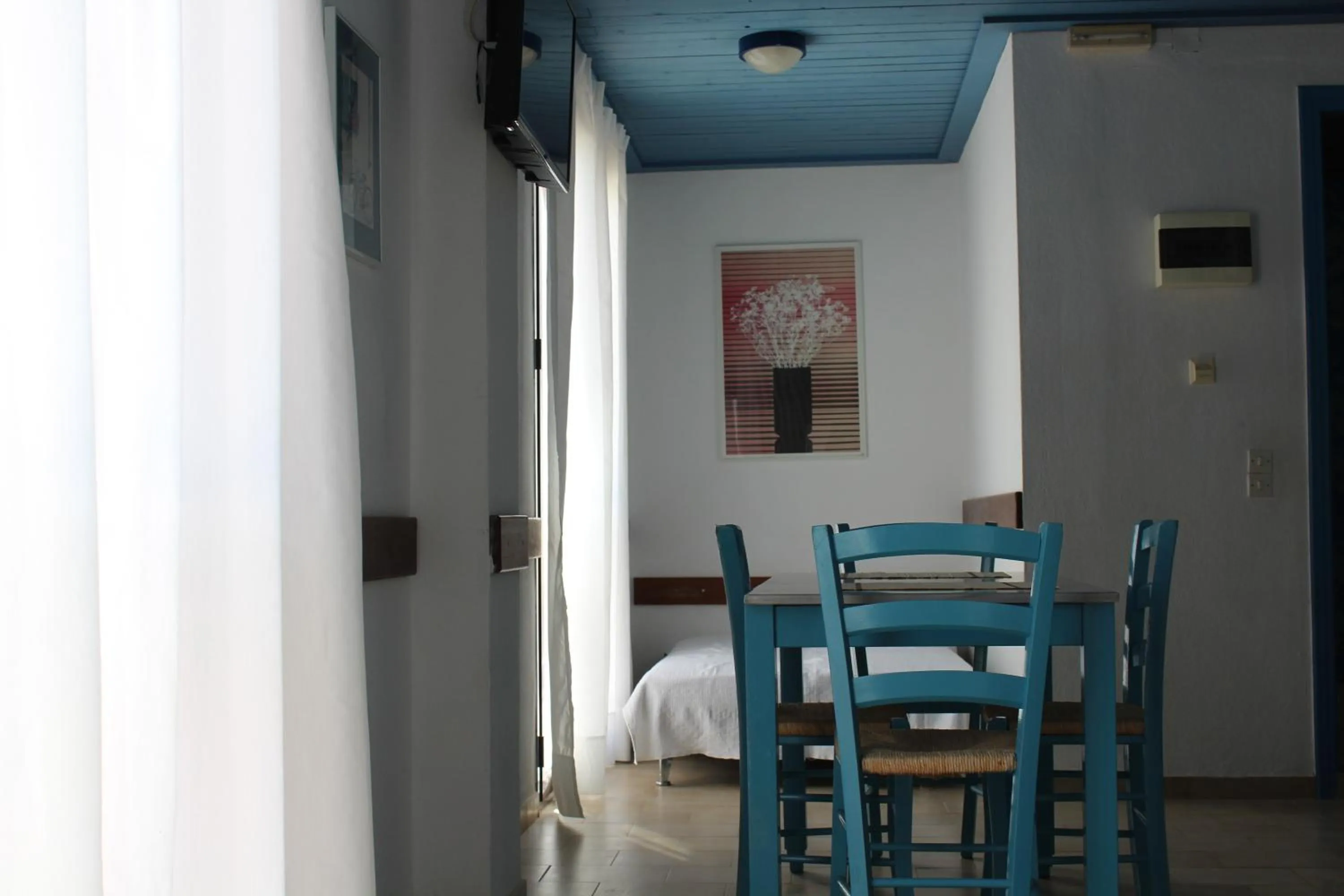 Bed in Glyfada Gorgona Apartments