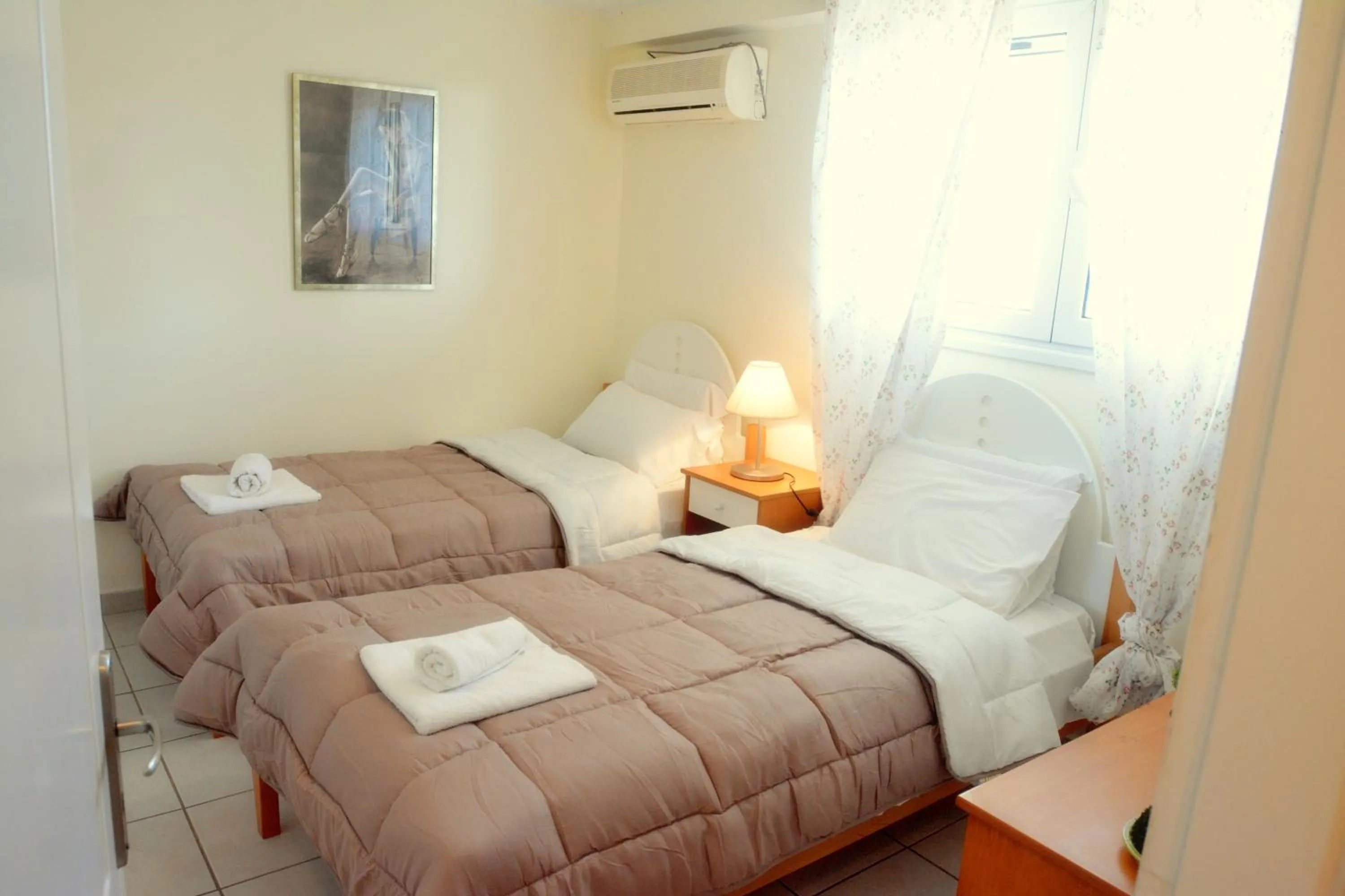 Bed in Glyfada Gorgona Apartments