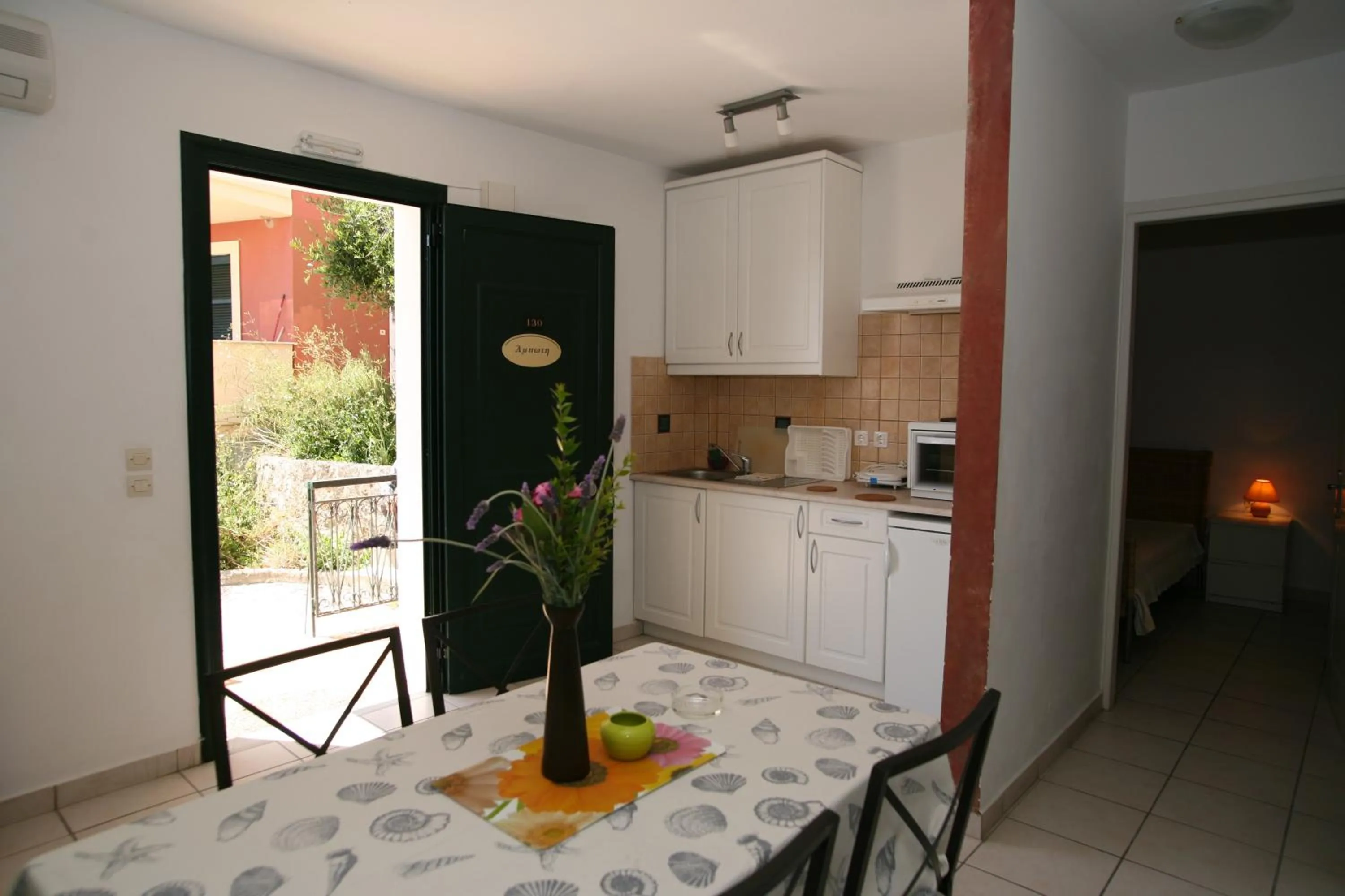 Dining area in Glyfada Gorgona Apartments