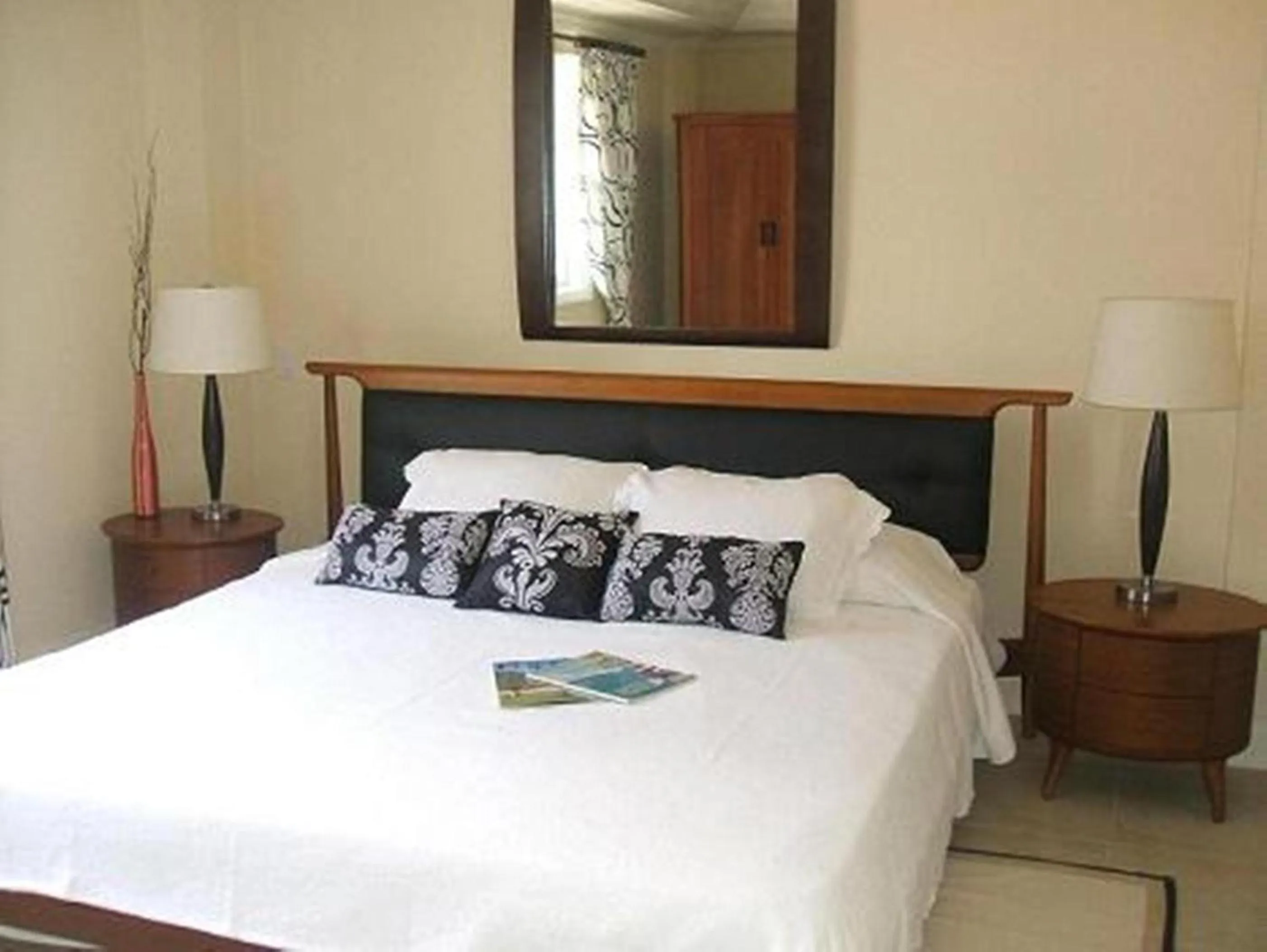 Bedroom, Bed in White Sands Beach Condos