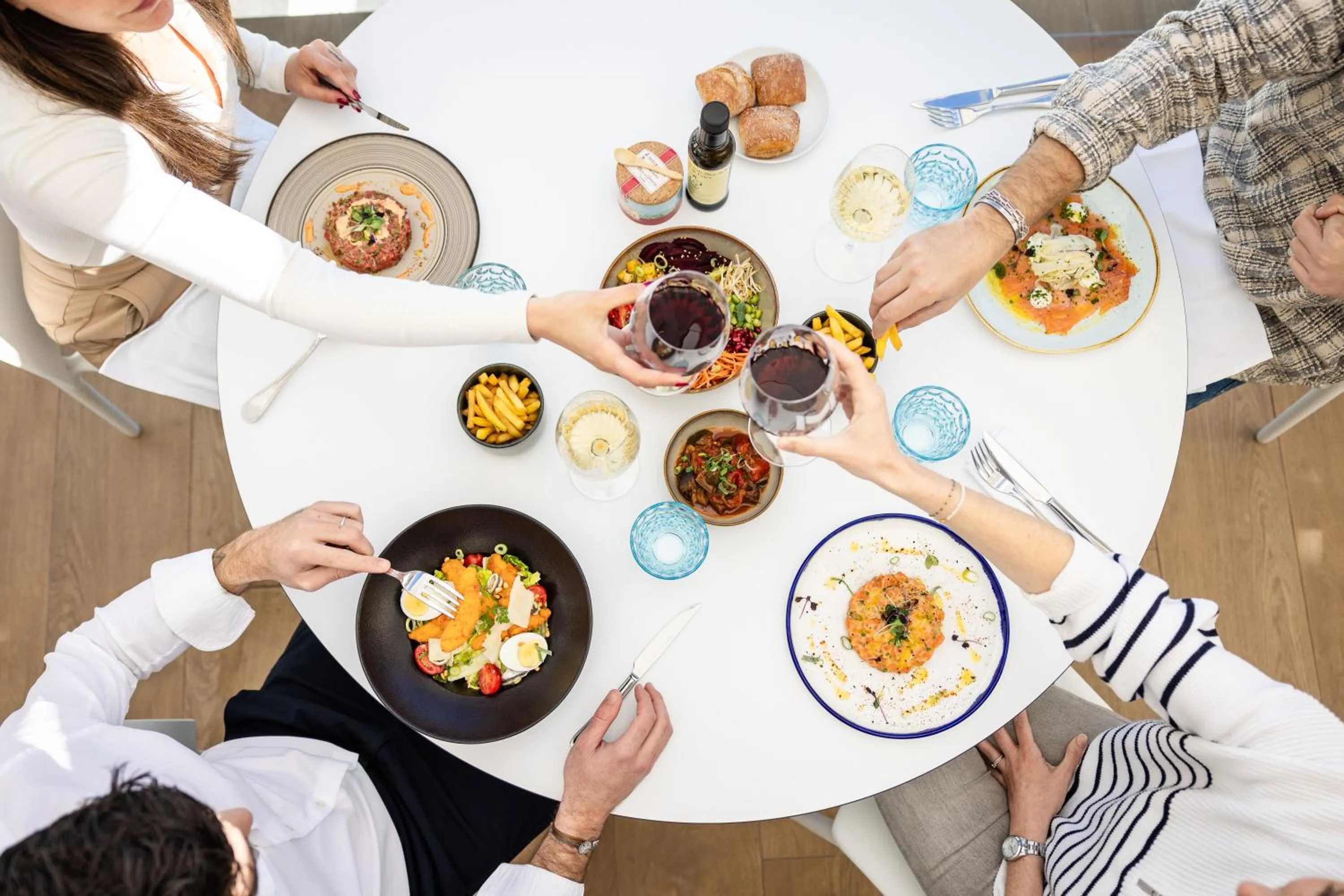 Restaurant/places to eat in Mouratoglou Hotel & Resort