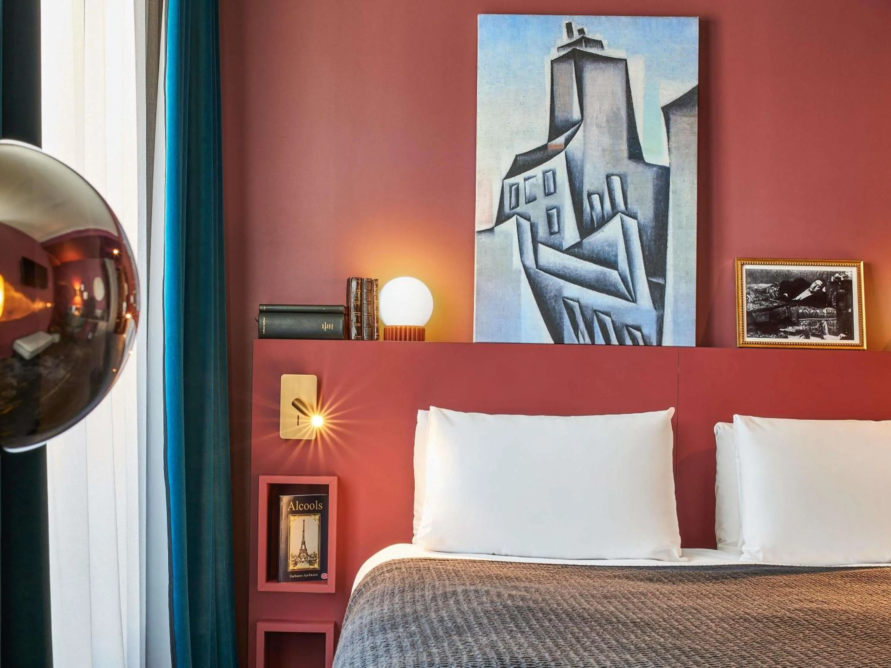 Bedroom, Bed in Mercure Paris Tour Eiffel Pont Mirabeau