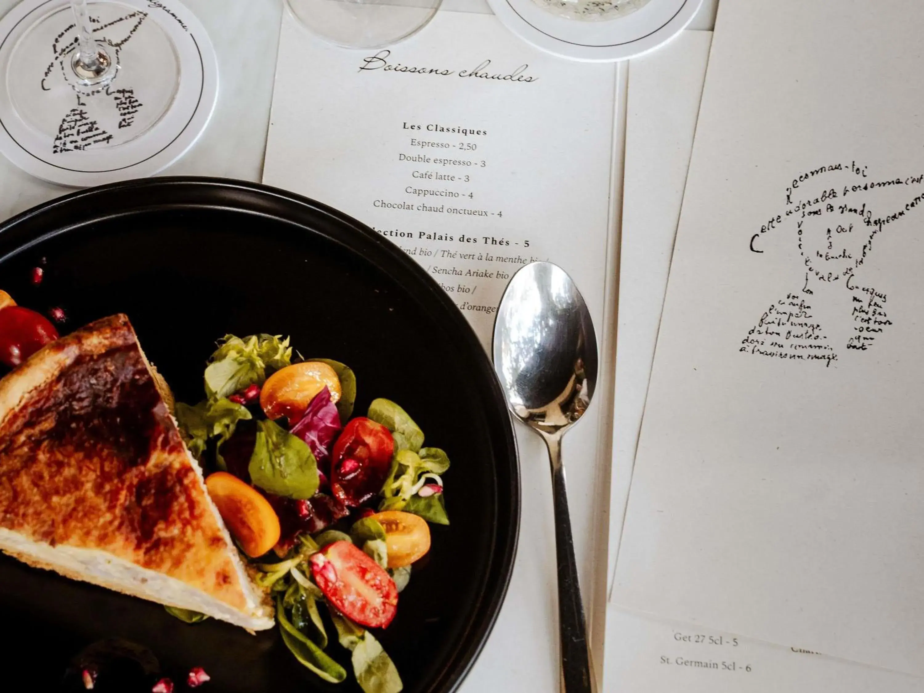 Lounge or bar in Mercure Paris Tour Eiffel Pont Mirabeau Lounge or bar in Mercure Paris Tour Eiffel Pont Mirabeau