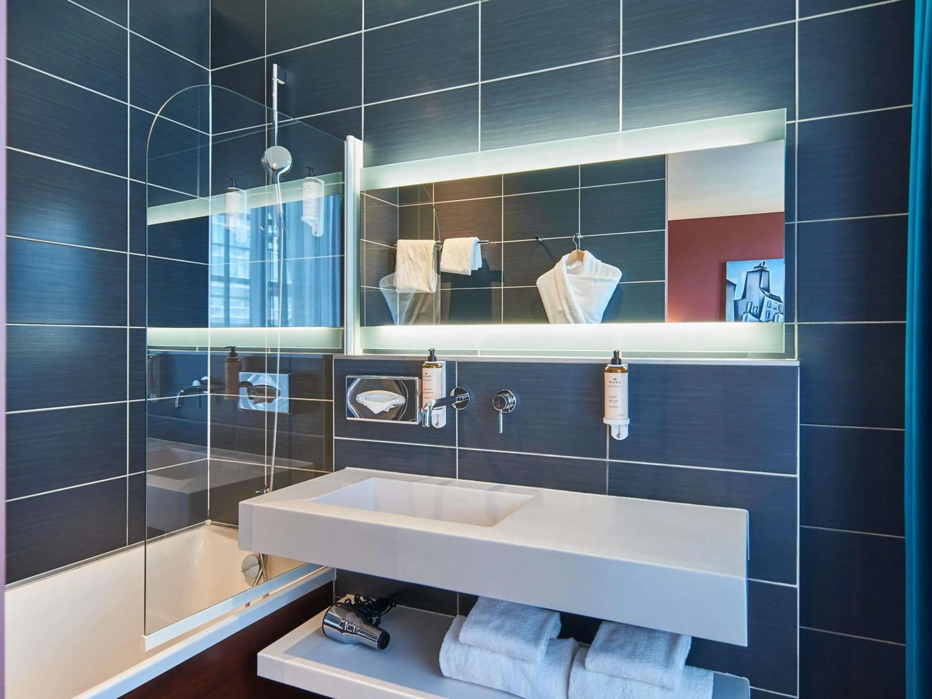 Bedroom in Mercure Paris Tour Eiffel Pont Mirabeau