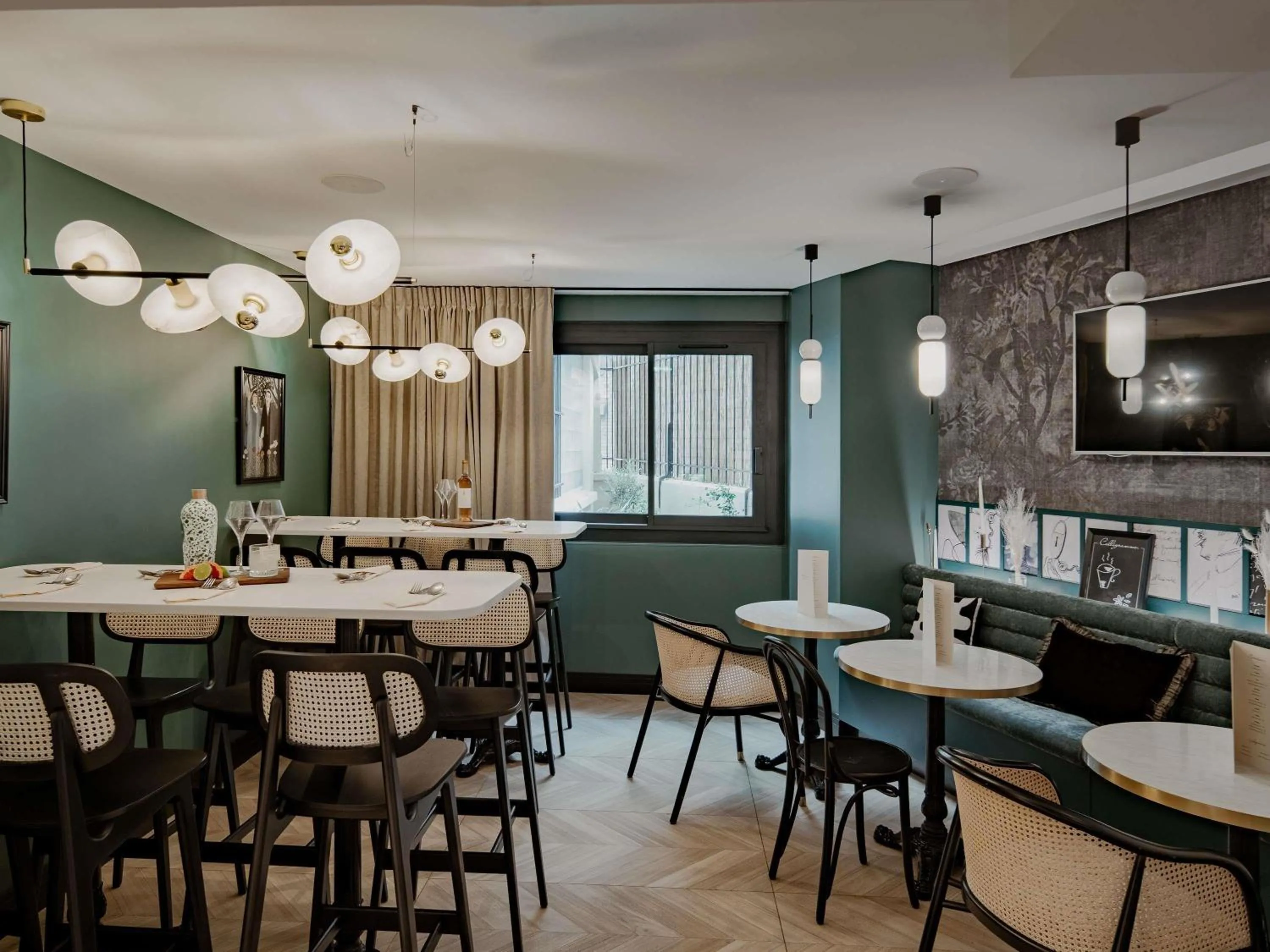 Property building in Mercure Paris Tour Eiffel Pont Mirabeau
