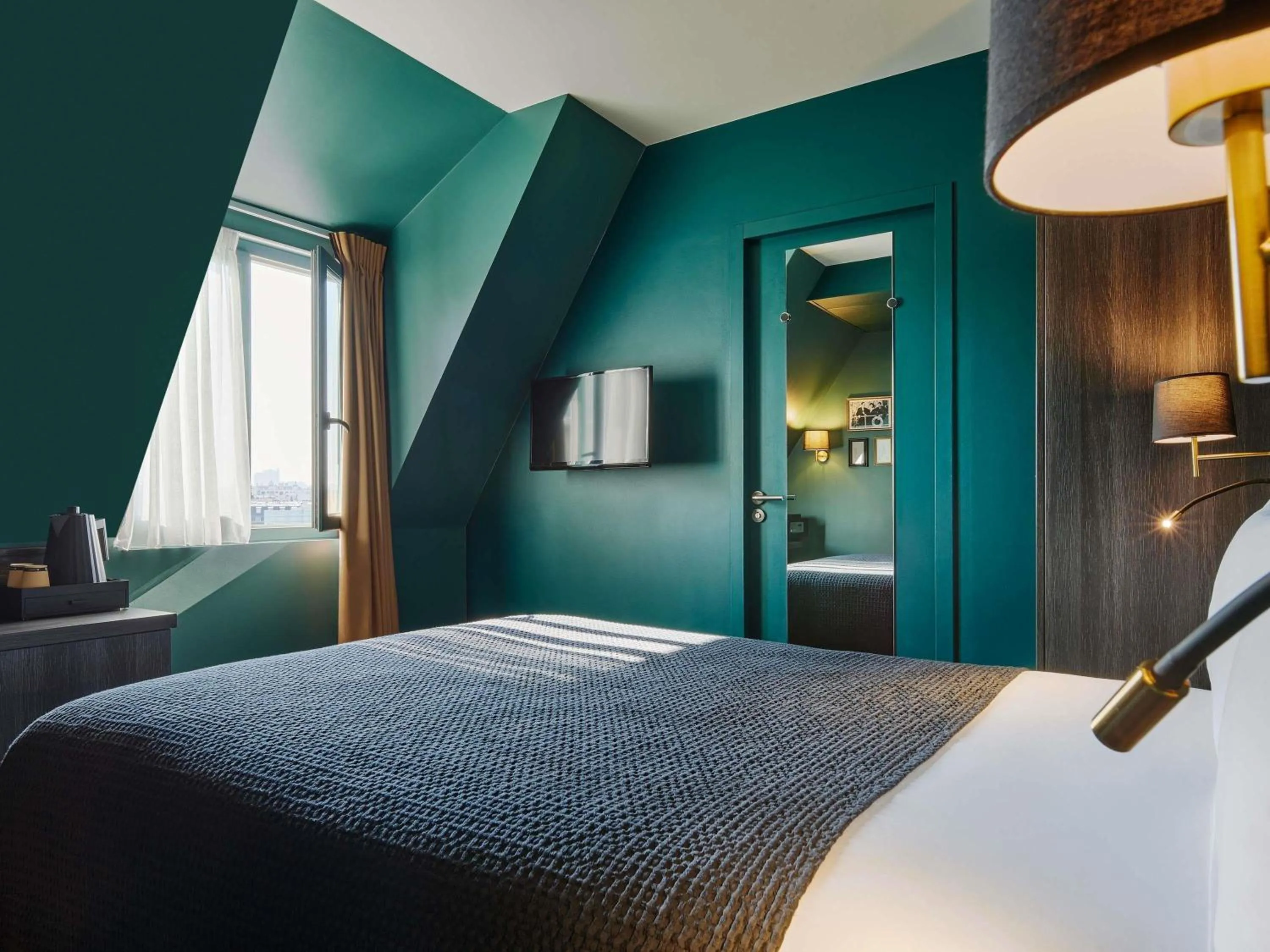 Bedroom, Bed in Mercure Paris Tour Eiffel Pont Mirabeau