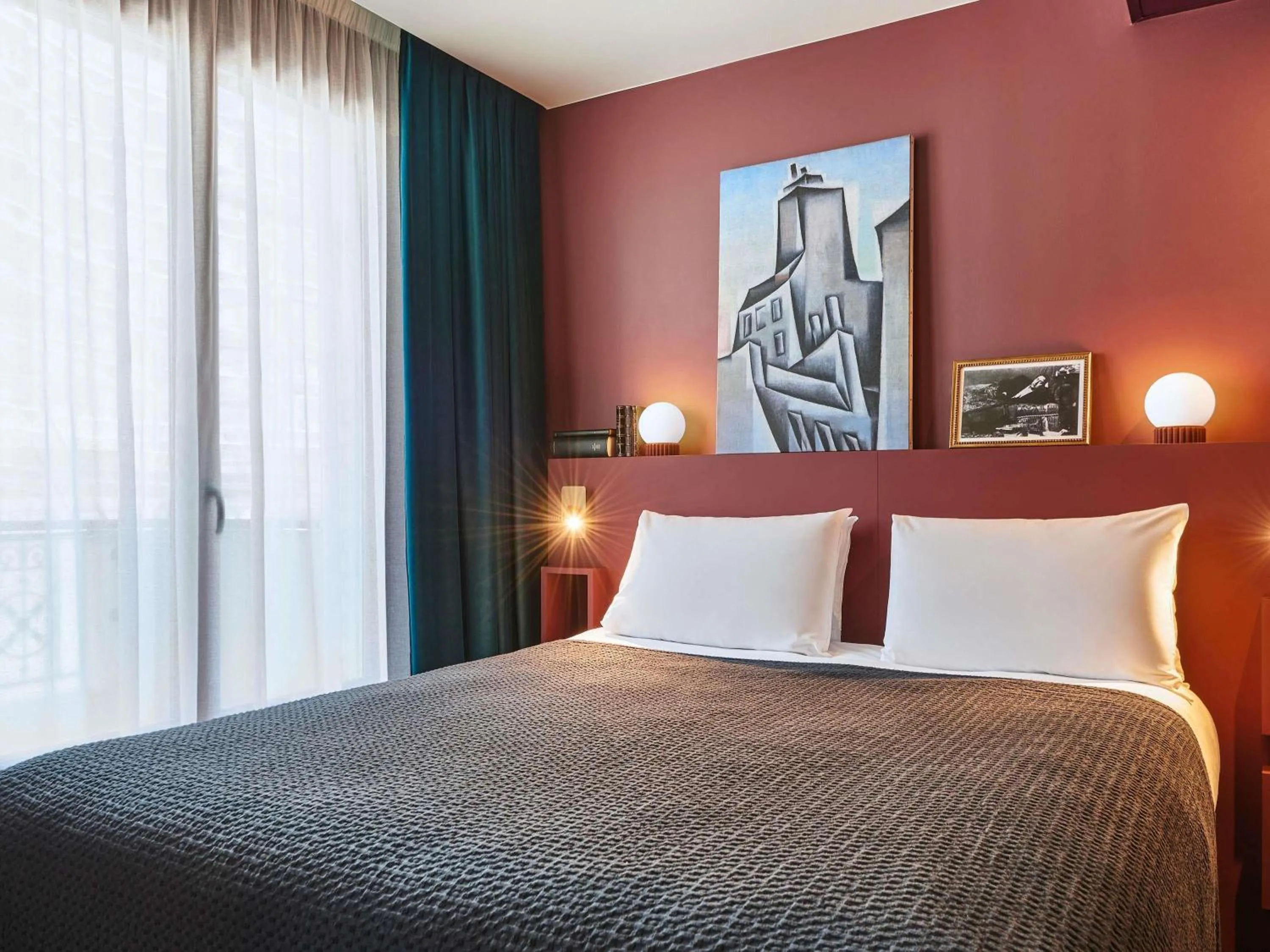 Bedroom, Bed in Mercure Paris Tour Eiffel Pont Mirabeau