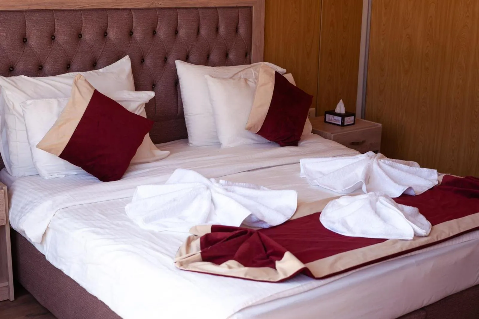 Bed in Al Sultana Luxury Camp