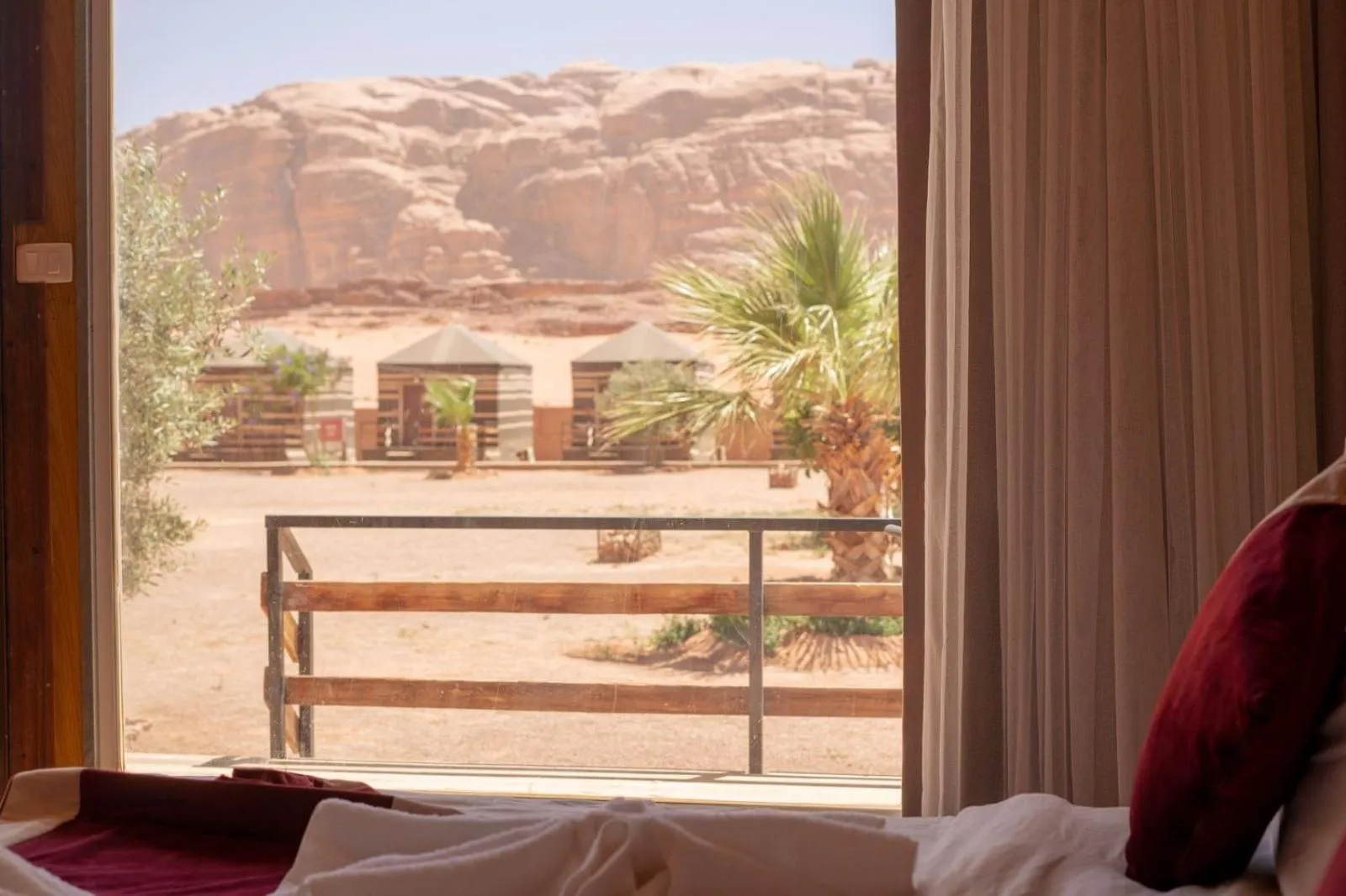 Bed in Al Sultana Luxury Camp