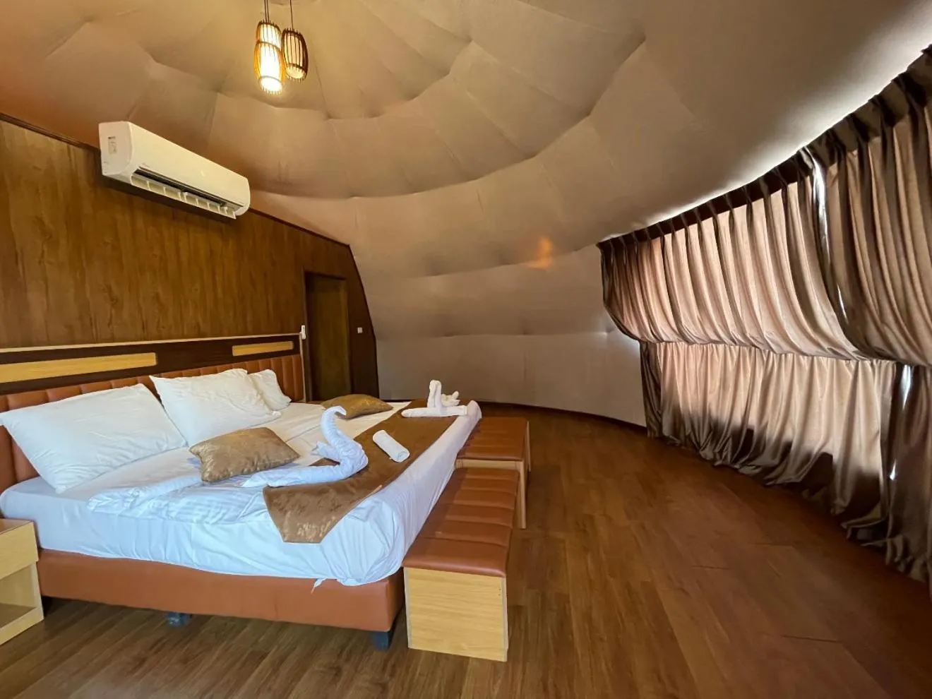 View (from property/room), Bed in Al Sultana Luxury Camp